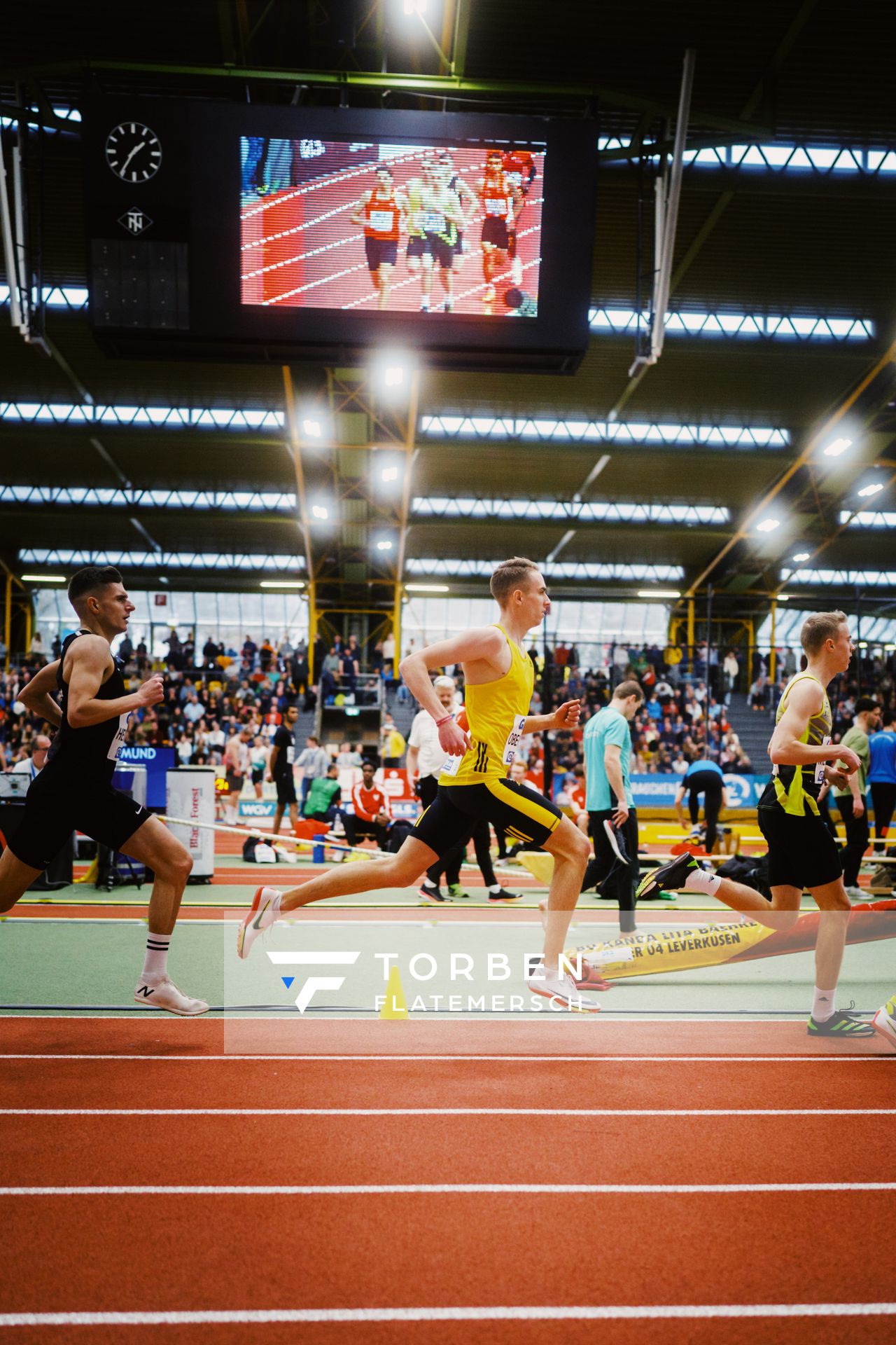 Luis Oberbeck (LG Goettingen) im 800m Halbfinale bei den Deutschen Leichtathletik-Hallenmeisterschaften am 18.02.2023 in der Helmut-Koernig-Halle in Dortmund