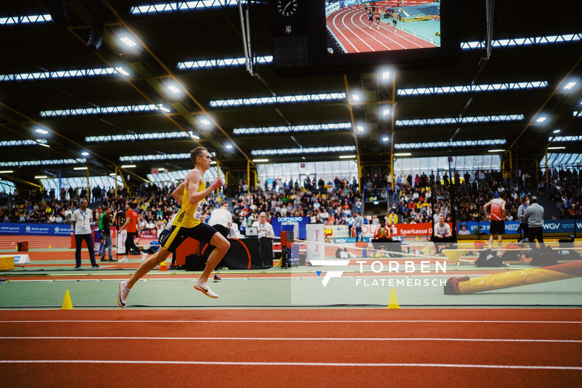 Luis Oberbeck (LG Goettingen) im 800m Halbfinale bei den Deutschen Leichtathletik-Hallenmeisterschaften am 18.02.2023 in der Helmut-Koernig-Halle in Dortmund