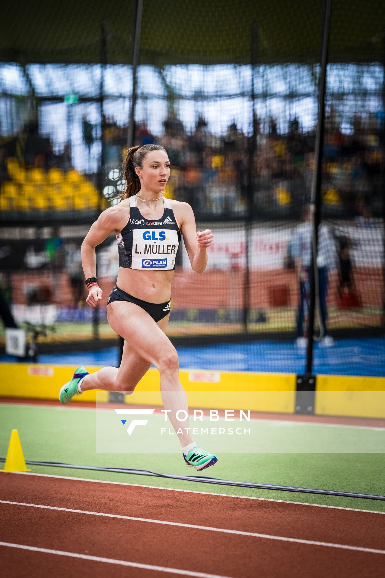 Laura Mueller (SV GO! Saar 05) bei den Deutschen Leichtathletik-Hallenmeisterschaften am 18.02.2023 in der Helmut-Koernig-Halle in Dortmund