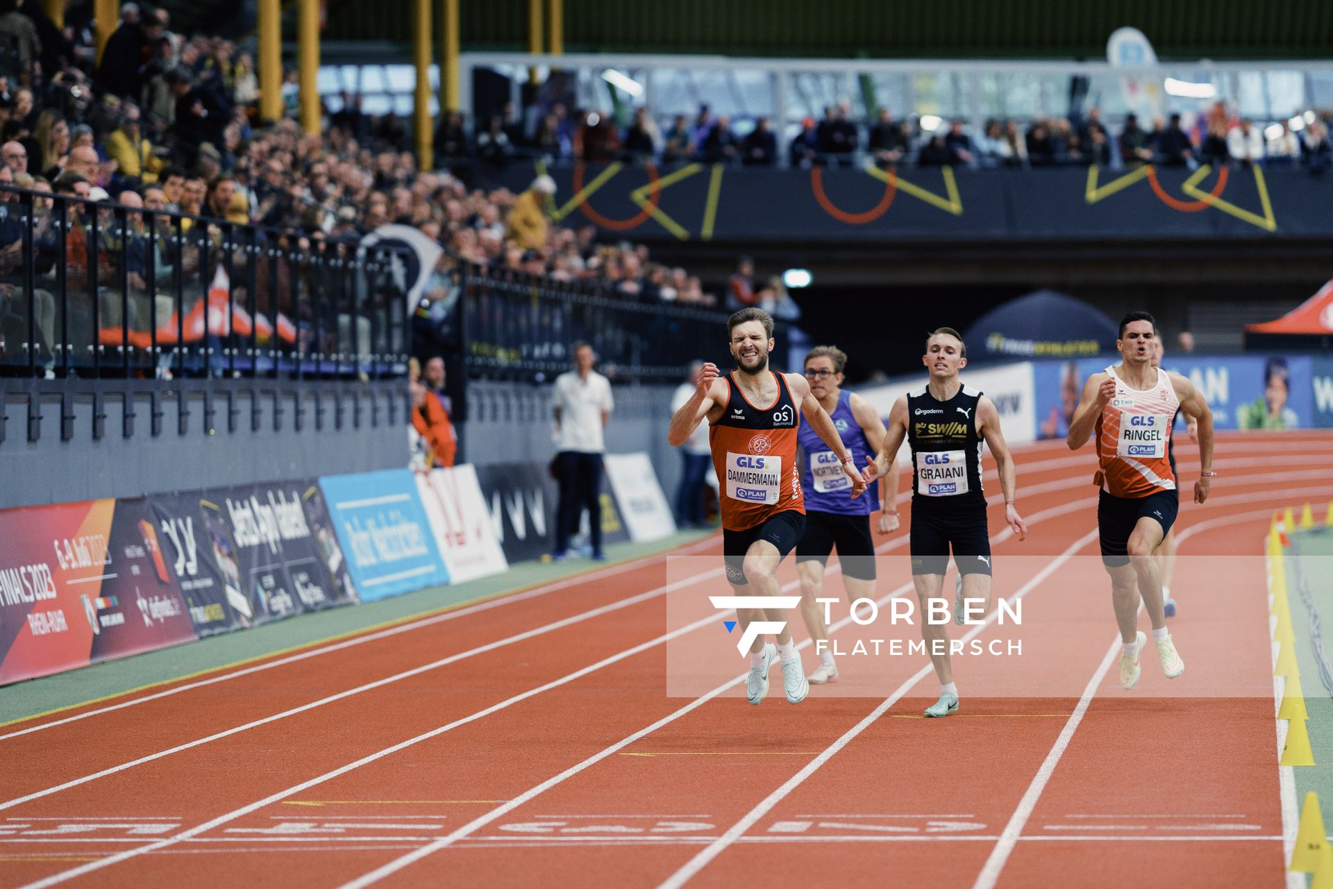 Fabian Dammermann (LG Osnabrueck), Vincente Graiani (LG Stadtwerke Muenchen), Justus Ringel (SC Potsdam) bei den Deutschen Leichtathletik-Hallenmeisterschaften am 18.02.2023 in der Helmut-Koernig-Halle in Dortmund