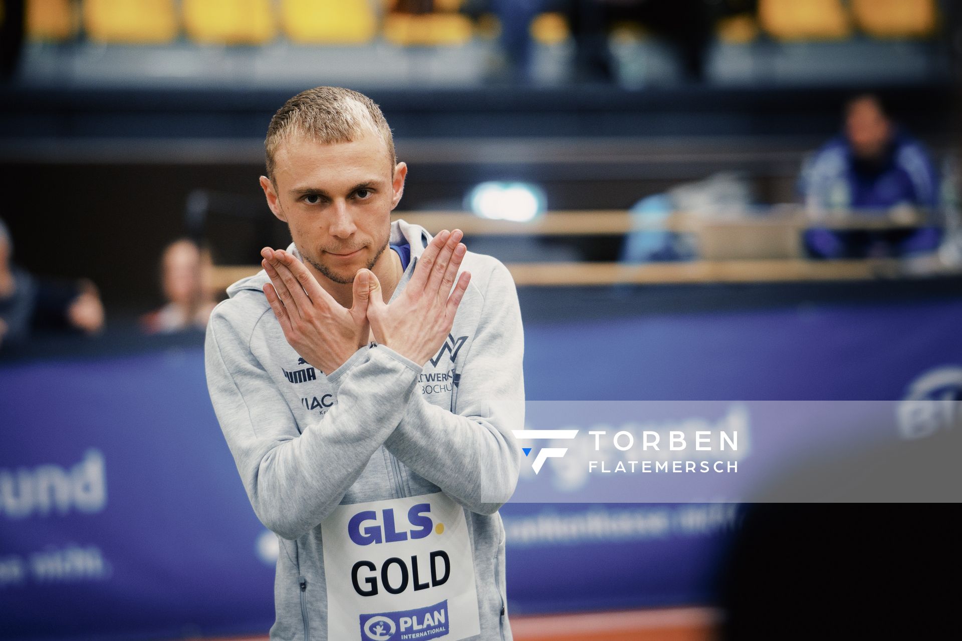 Nils Voigt (TV Wattenscheid 01) gewinnt Gold ueber 3000m bei den Deutschen Leichtathletik-Hallenmeisterschaften am 18.02.2023 in der Helmut-Koernig-Halle in Dortmund