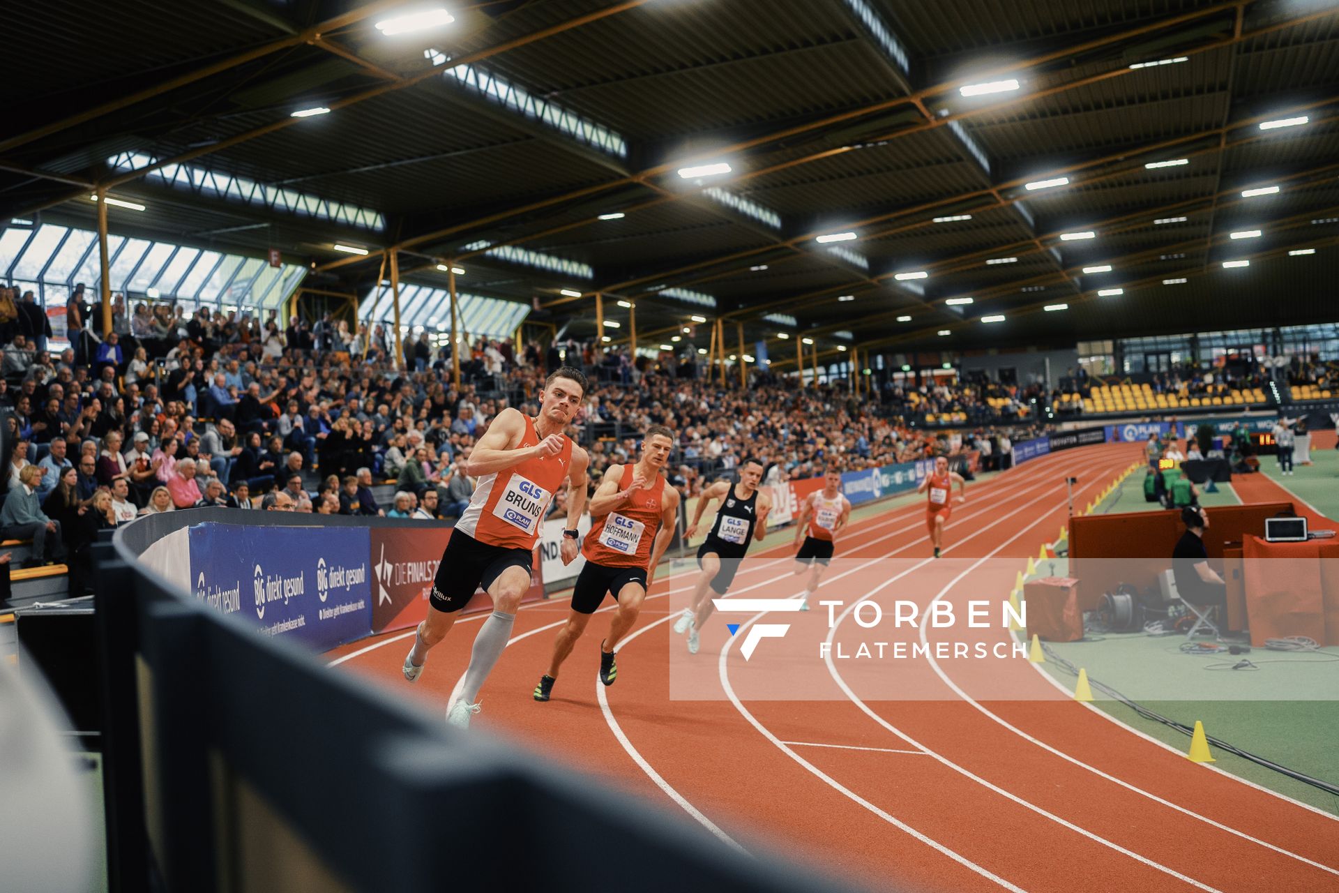 Jakob Bruns (LG Brillux Muenster), Daniel Hoffmann (TSV Bayer 04 Leverkusen), Timo Lange (MTG Mannheim) bei den Deutschen Leichtathletik-Hallenmeisterschaften am 19.02.2023 in der Helmut-Koernig-Halle in Dortmund