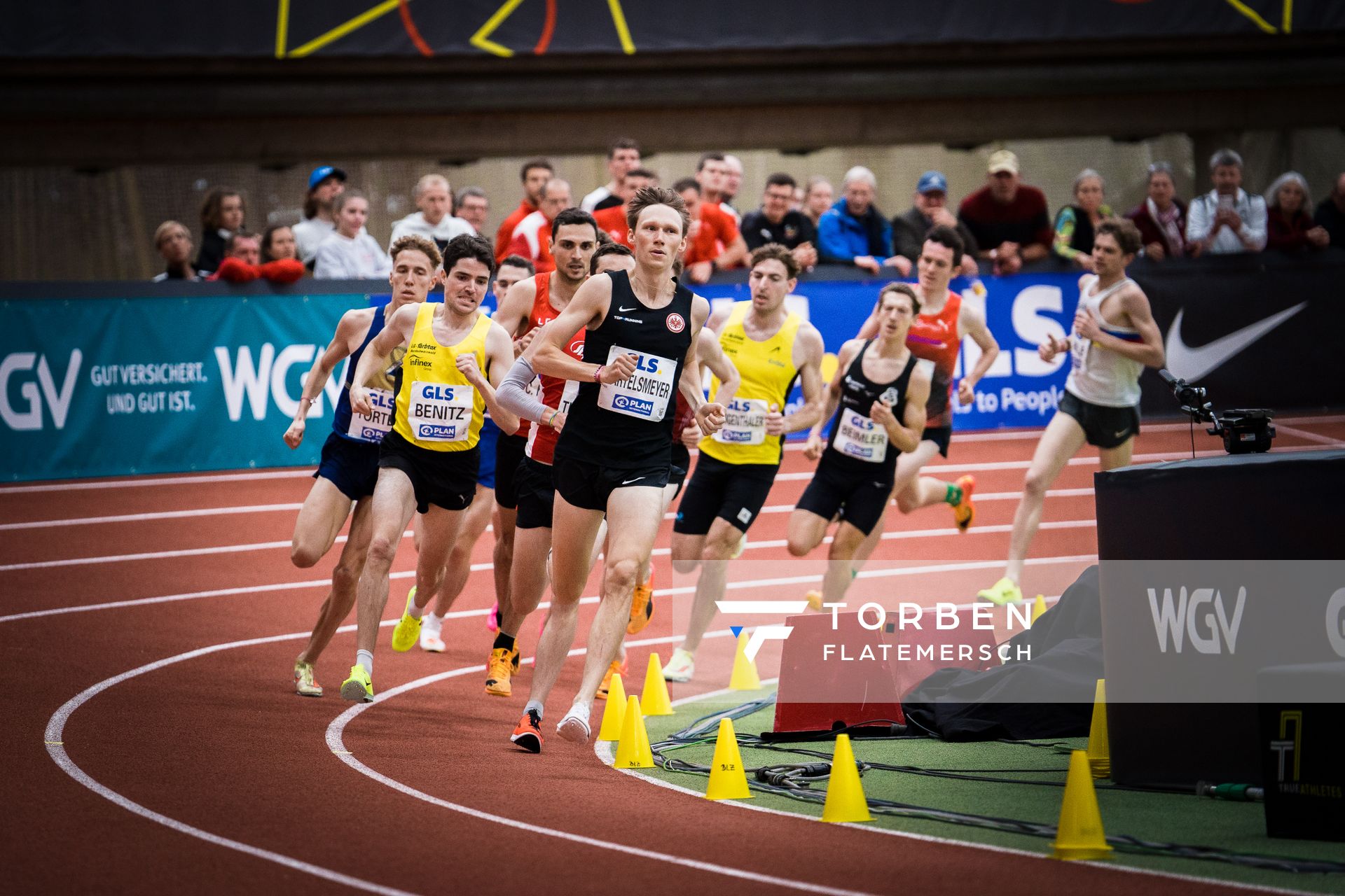 Amos Bartelsmeyer (Eintracht Frankfurt e.V.), Timo Benitz (LG farbtex Nordschwarzwald) bei den Deutschen Leichtathletik-Hallenmeisterschaften am 19.02.2023 in der Helmut-Koernig-Halle in Dortmund