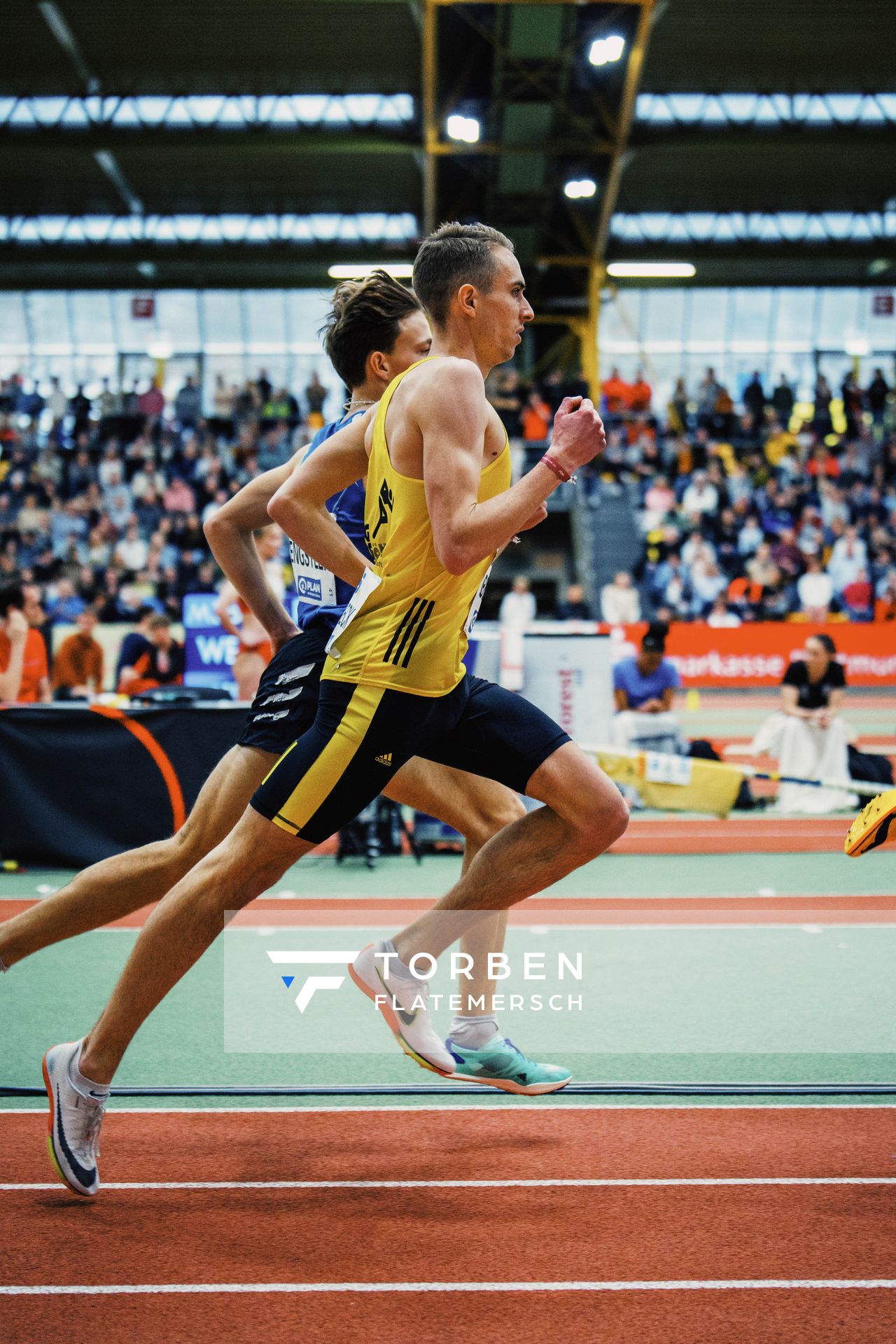 Luis Oberbeck (LG Goettingen) im 800m Finale bei den Deutschen Leichtathletik-Hallenmeisterschaften am 19.02.2023 in der Helmut-Koernig-Halle in Dortmund