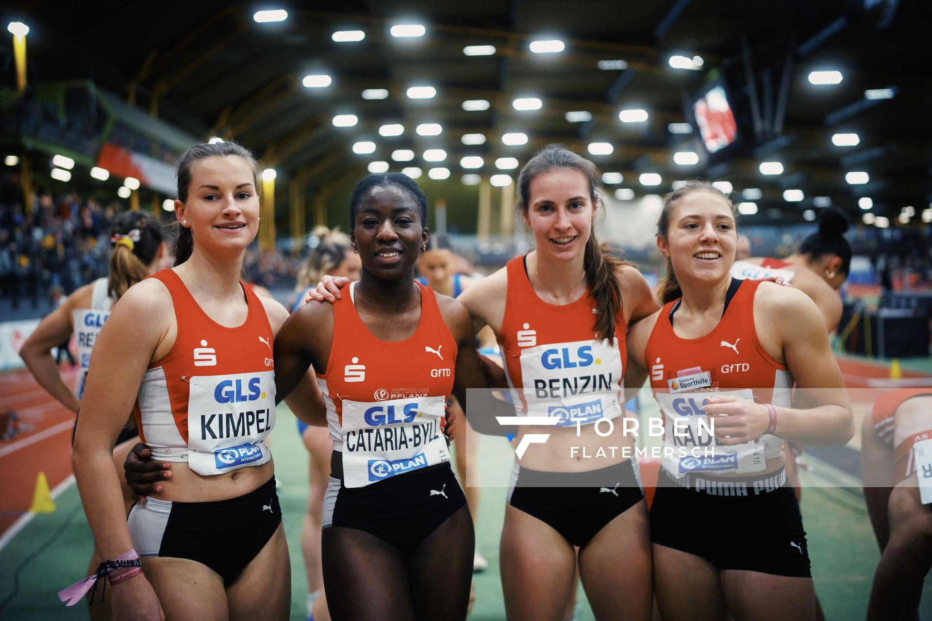 Lea Kimpel (LG Olympia Dortmund), Brenda Byll Cataria (LG Olympia Dortmund), Sophie Lea Benzin (LG Olympia Dortmund), Lilly Kaden (LG Olympia Dortmund) bei den Deutschen Leichtathletik-Hallenmeisterschaften am 19.02.2023 in der Helmut-Koernig-Halle in Dortmund