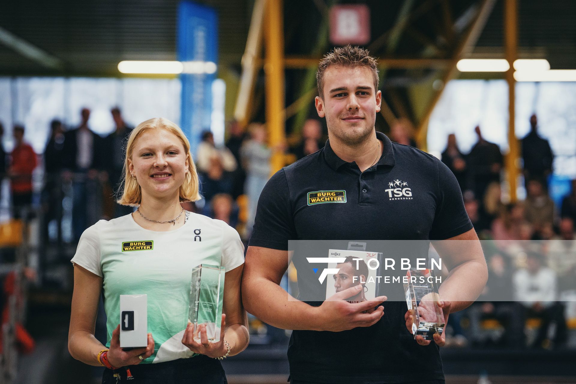 Jolanda Kallabis (FT 1844 Freiburg) und Mika Sosna (TSG Bergedorf) bei den Deutschen Leichtathletik-Hallenmeisterschaften am 19.02.2023 in der Helmut-Koernig-Halle in Dortmund
