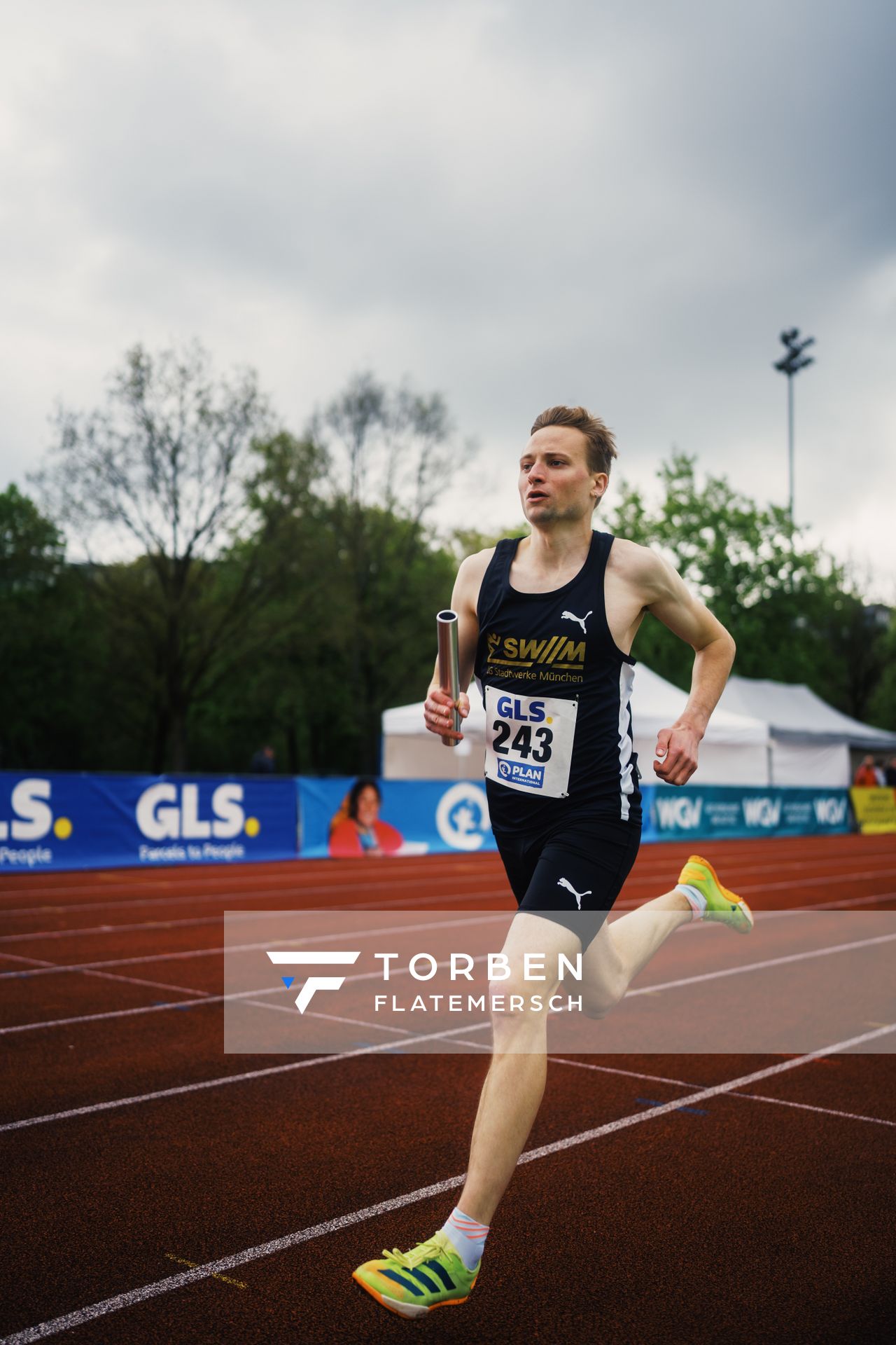 Vincent Schwenk (LG Stadtwerke Muenchen) am 29.04.2023 bei den deutschen Meisterschaften Langstaffel in Bietigheim-Bissingen