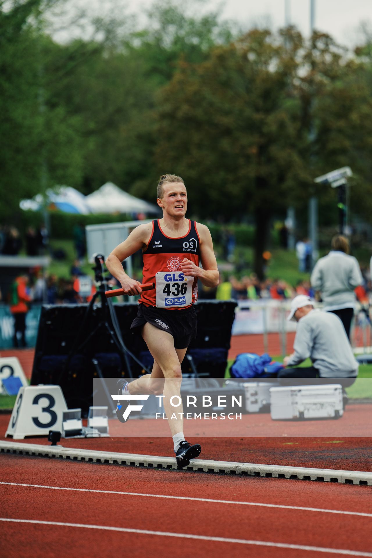 Nils Huhtakangas (LG Osnabrueck) am 29.04.2023 bei den deutschen Meisterschaften Langstaffel in Bietigheim-Bissingen