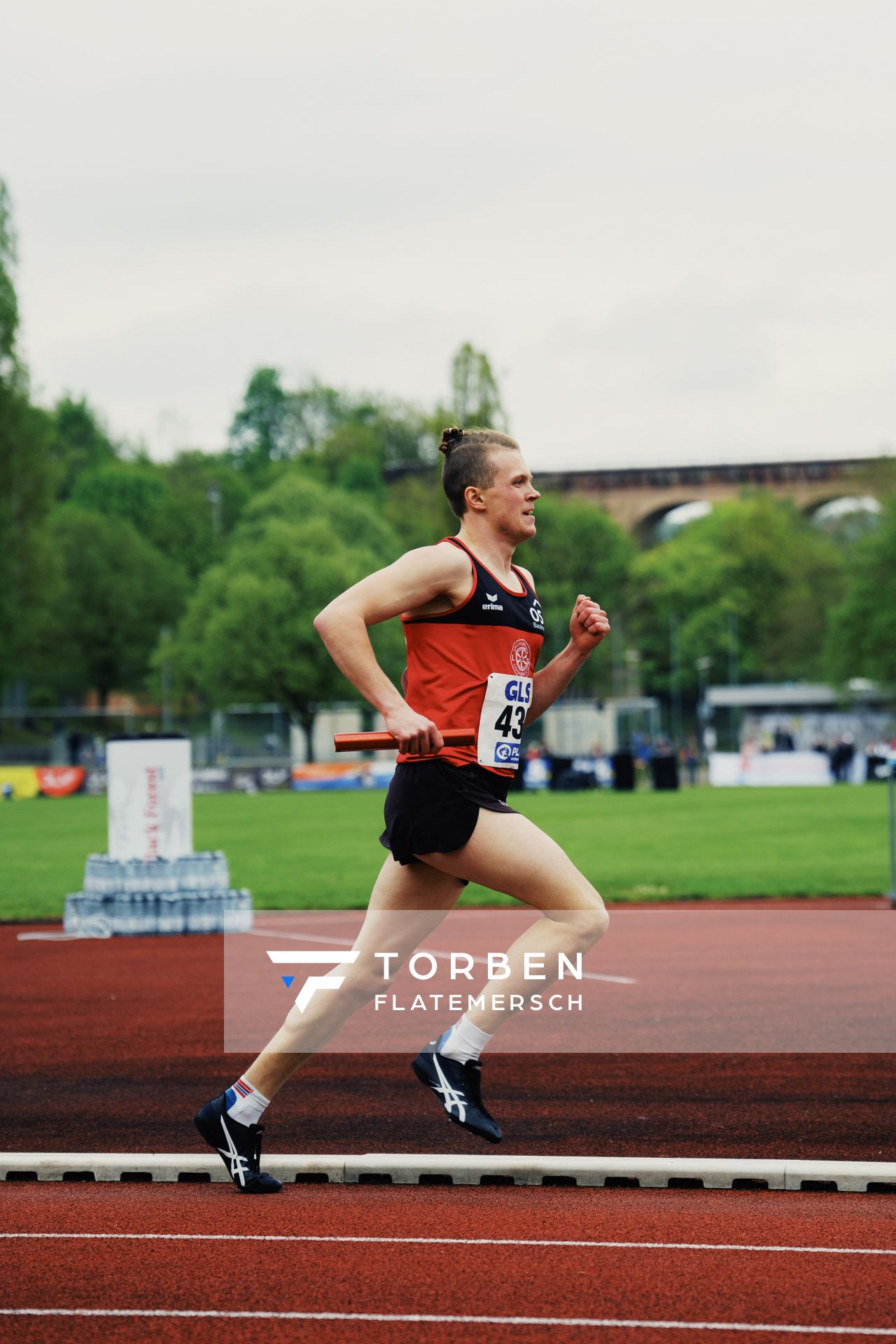 Nils Huhtakangas (LG Osnabrueck) am 29.04.2023 bei den deutschen Meisterschaften Langstaffel in Bietigheim-Bissingen