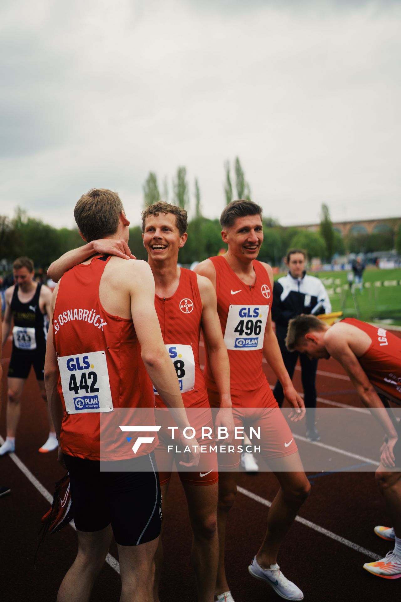 Erik Siemer (LG Osnabrueck), Steffen Riestenpatt (TSV Bayer 04 Leverkusen), Tom Klose (TSV Bayer 04 Leverkusen) am 29.04.2023 bei den deutschen Meisterschaften Langstaffel in Bietigheim-Bissingen