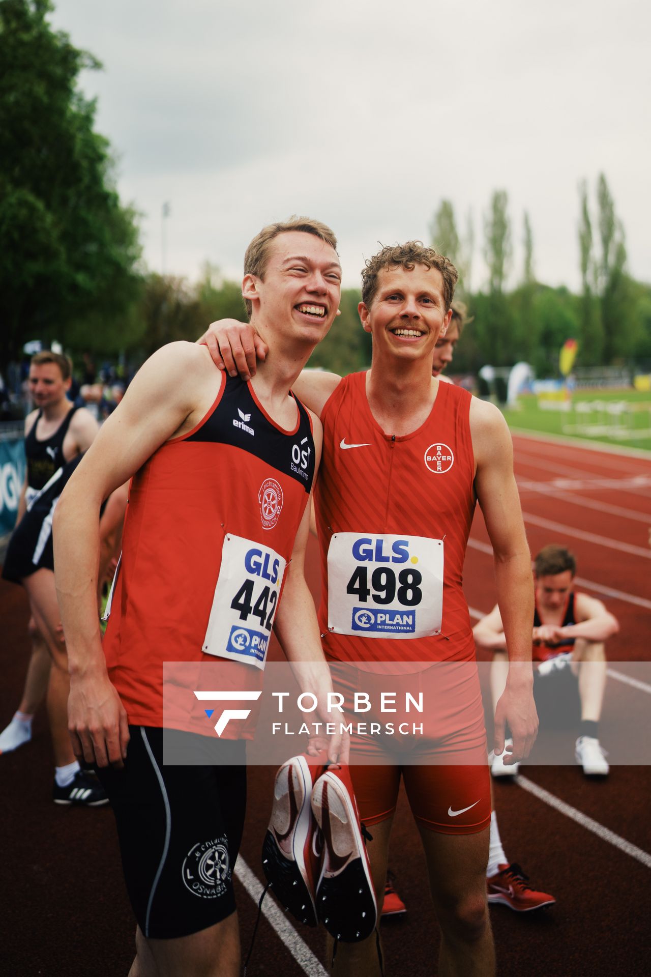 Erik Siemer (LG Osnabrueck), Steffen Riestenpatt (TSV Bayer 04 Leverkusen) am 29.04.2023 bei den deutschen Meisterschaften Langstaffel in Bietigheim-Bissingen