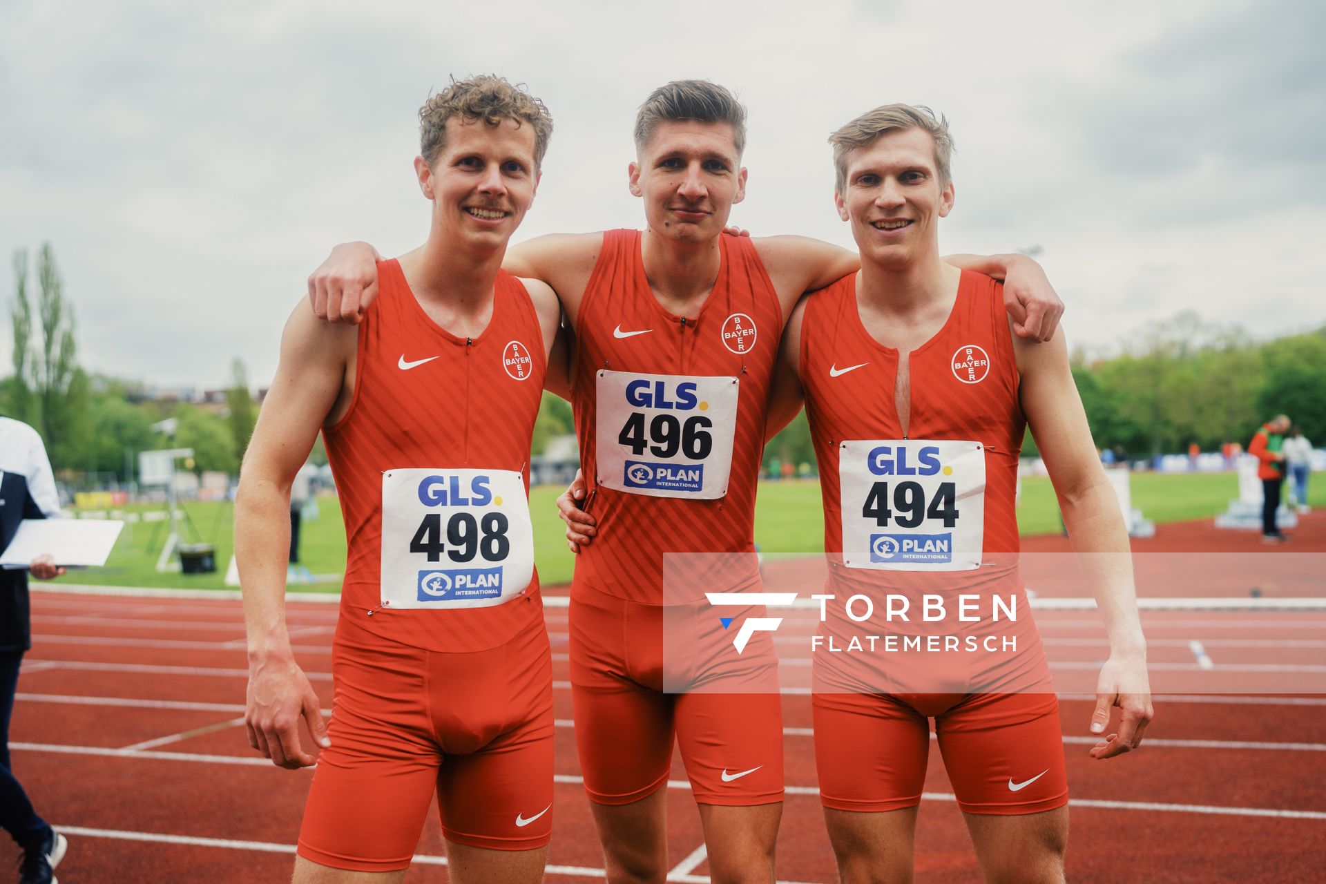 Steffen Riestenpatt (TSV Bayer 04 Leverkusen), Tom Klose (TSV Bayer 04 Leverkusen), Till Grommisch (TSV Bayer 04 Leverkusen) am 29.04.2023 bei den deutschen Meisterschaften Langstaffel in Bietigheim-Bissingen