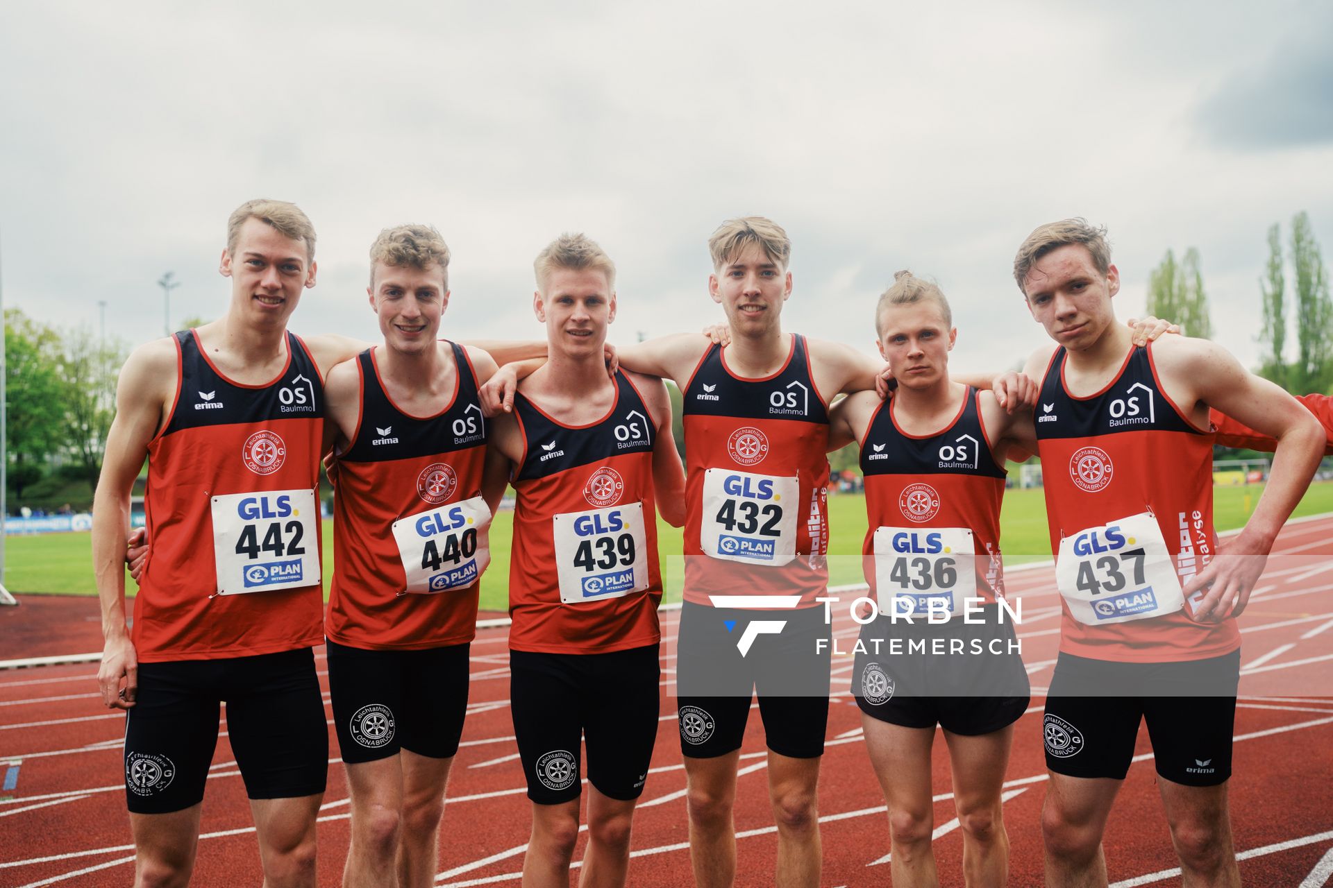 Erik Siemer (LG Osnabrueck), Andre Rohling (LG Osnabrueck), Mika Pikutzki (LG Osnabrueck), Immo Badtke (LG Osnabrueck), Nils Huhtakangas (LG Osnabrueck), Henning Jeschke (LG Osnabrueck) am 29.04.2023 bei den deutschen Meisterschaften Langstaffel in Bietigheim-Bissingen