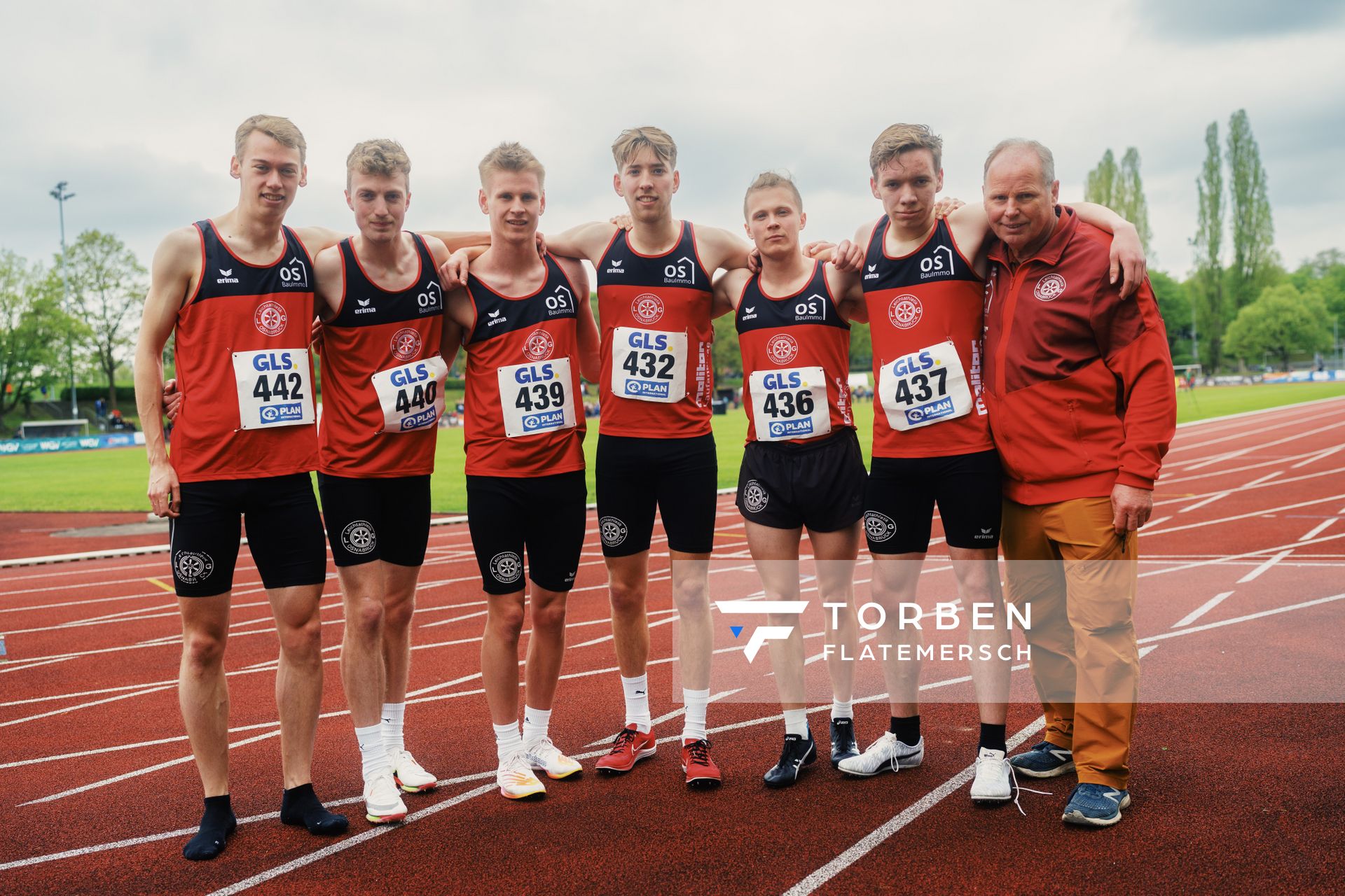 Erik Siemer (LG Osnabrueck), Andre Rohling (LG Osnabrueck), Mika Pikutzki (LG Osnabrueck), Immo Badtke (LG Osnabrueck), Nils Huhtakangas (LG Osnabrueck), Henning Jeschke (LG Osnabrueck) und Anton Siemer (LG Osnabrueck) am 29.04.2023 bei den deutschen Meisterschaften Langstaffel in Bietigheim-Bissingen