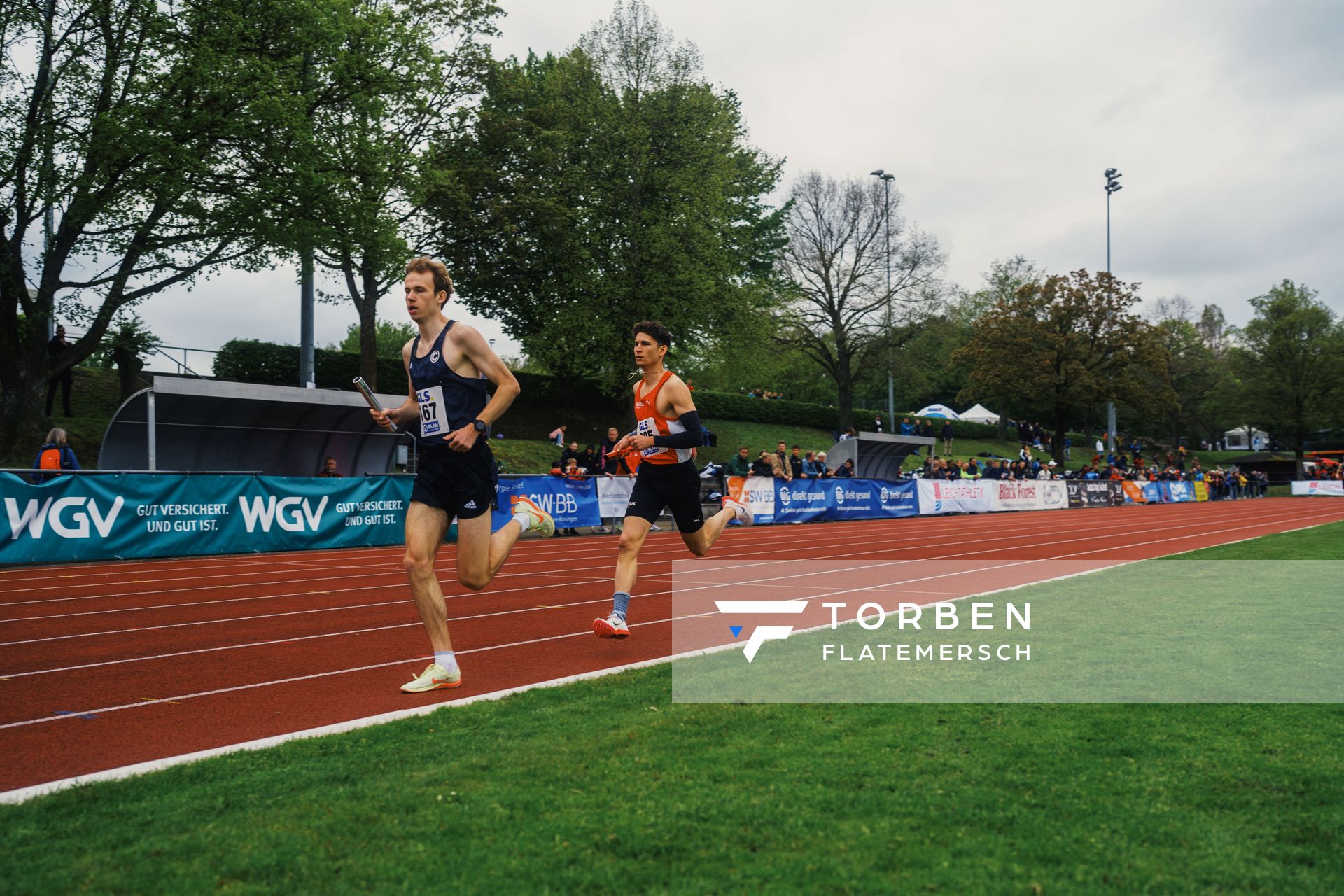 Robin Schilff (SCC Berlin) und Justin Lukas (LG Brillux Muenster) am 29.04.2023 bei den deutschen Meisterschaften Langstaffel in Bietigheim-Bissingen