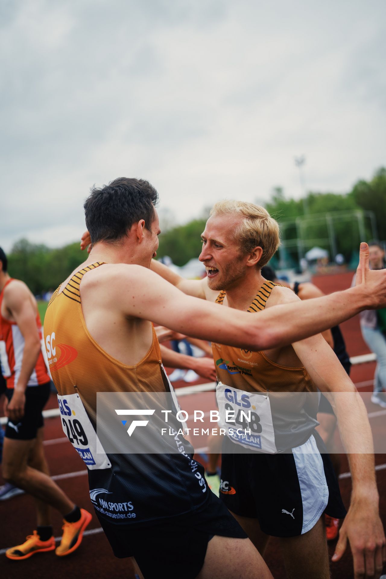 Niklas Buchholz (LSC Hoechstadt/Aisch) und Florian Bremm (LSC Hoechstadt/Aisch) am 29.04.2023 bei den deutschen Meisterschaften Langstaffel in Bietigheim-Bissingen