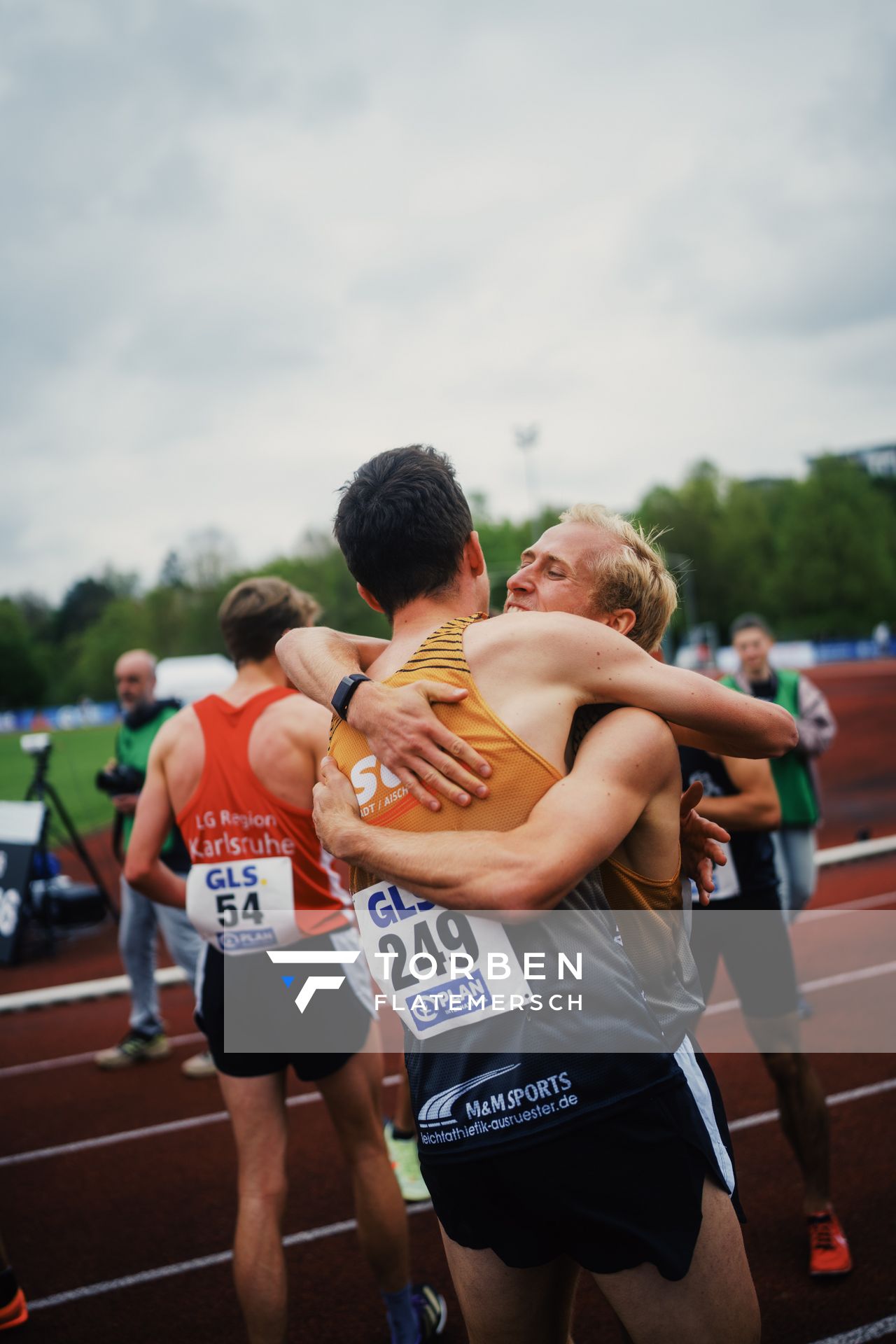 Niklas Buchholz (LSC Hoechstadt/Aisch) und Florian Bremm (LSC Hoechstadt/Aisch) am 29.04.2023 bei den deutschen Meisterschaften Langstaffel in Bietigheim-Bissingen
