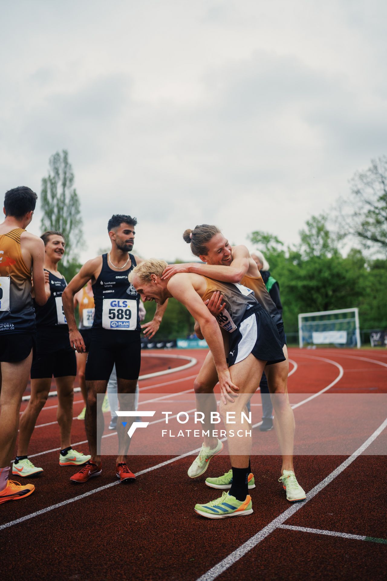 Friedrich Biniok (LSC Hoechstadt/Aisch) und Florian Bremm (LSC Hoechstadt/Aisch) am 29.04.2023 bei den deutschen Meisterschaften Langstaffel in Bietigheim-Bissingen