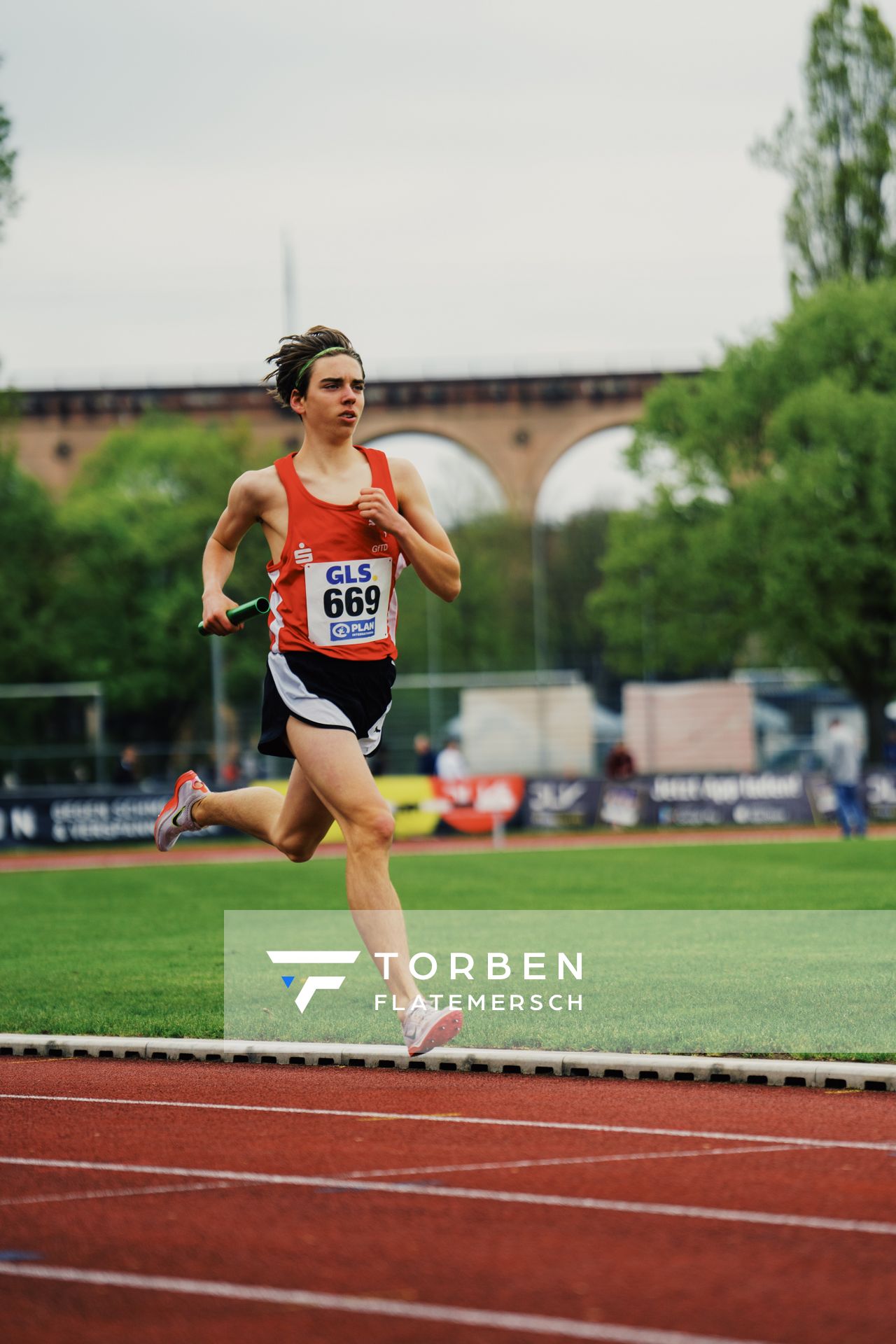 Aik Straub (LG Olympia Dortmund) am 29.04.2023 bei den deutschen Meisterschaften Langstaffel in Bietigheim-Bissingen