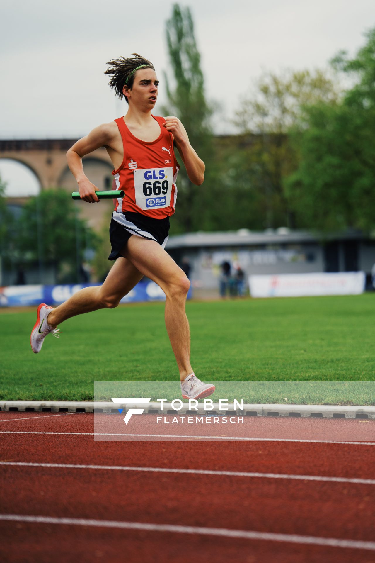 Aik Straub (LG Olympia Dortmund) am 29.04.2023 bei den deutschen Meisterschaften Langstaffel in Bietigheim-Bissingen