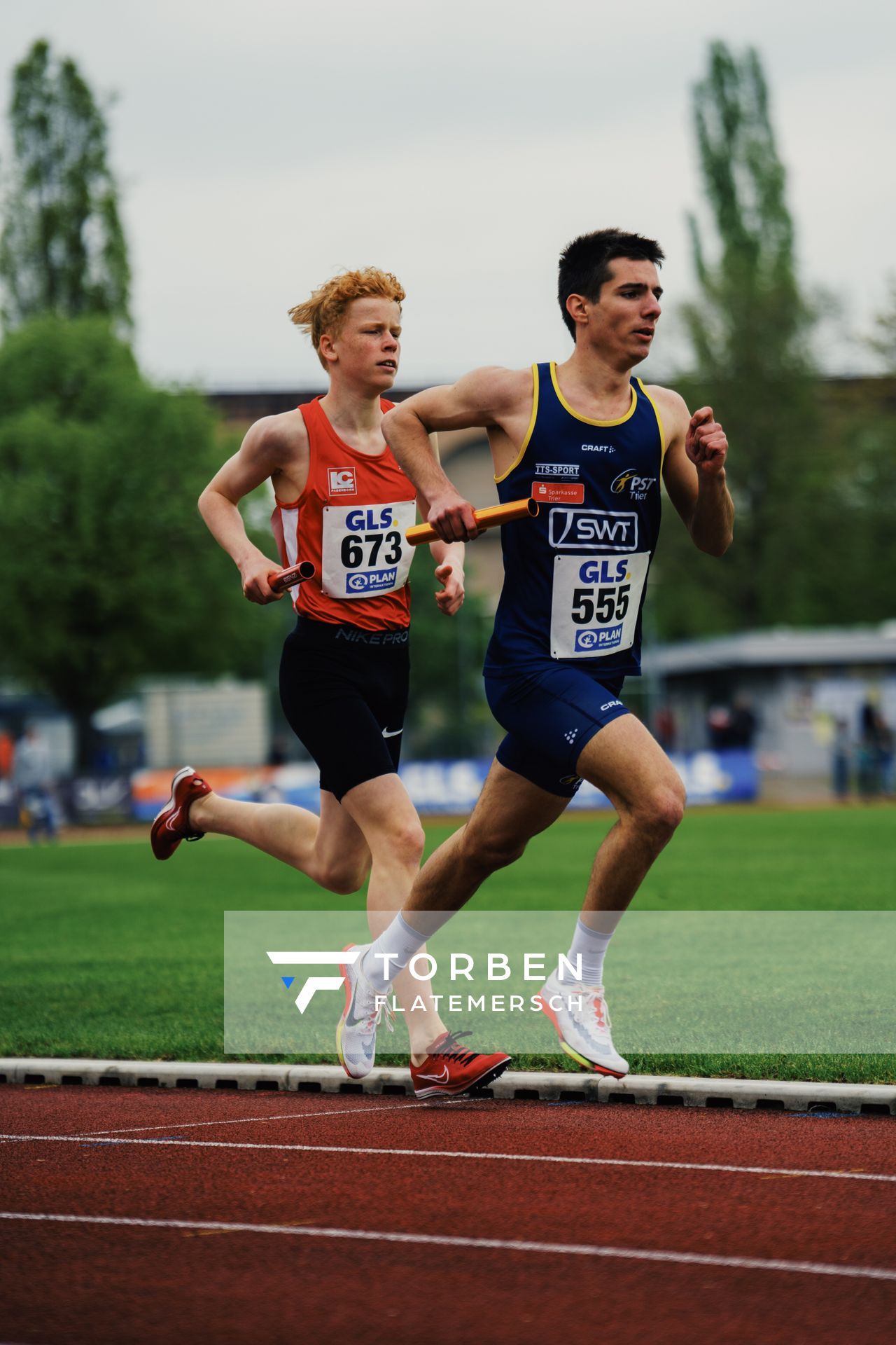 Luis Butterwegge (LC Paderborn), Philipp Adam (Post-Sportverein Trier) am 29.04.2023 bei den deutschen Meisterschaften Langstaffel in Bietigheim-Bissingen