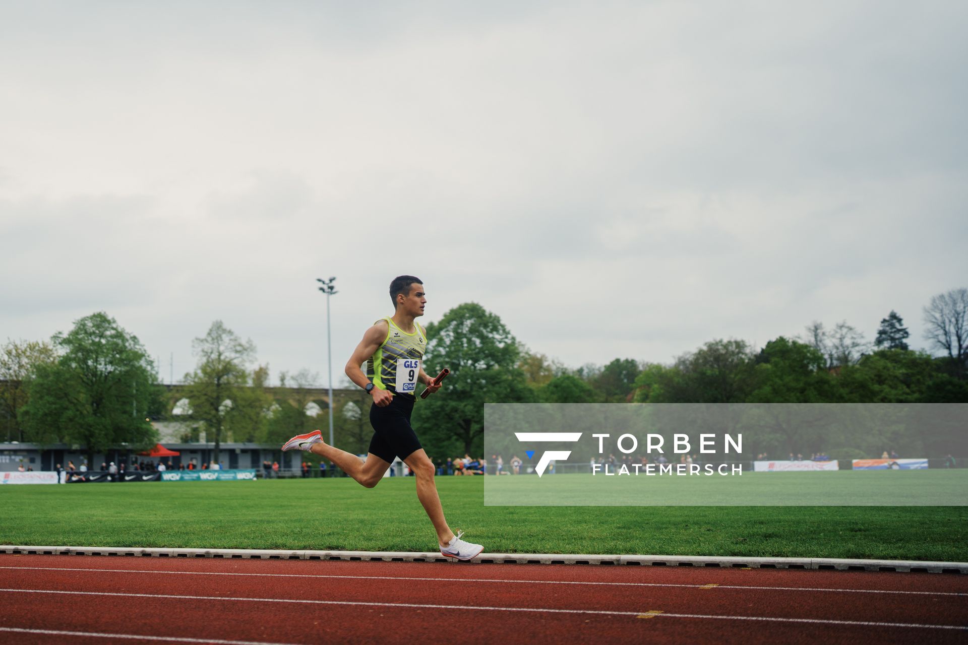 Jonas Weschle (LAC Freiburg) am 29.04.2023 bei den deutschen Meisterschaften Langstaffel in Bietigheim-Bissingen