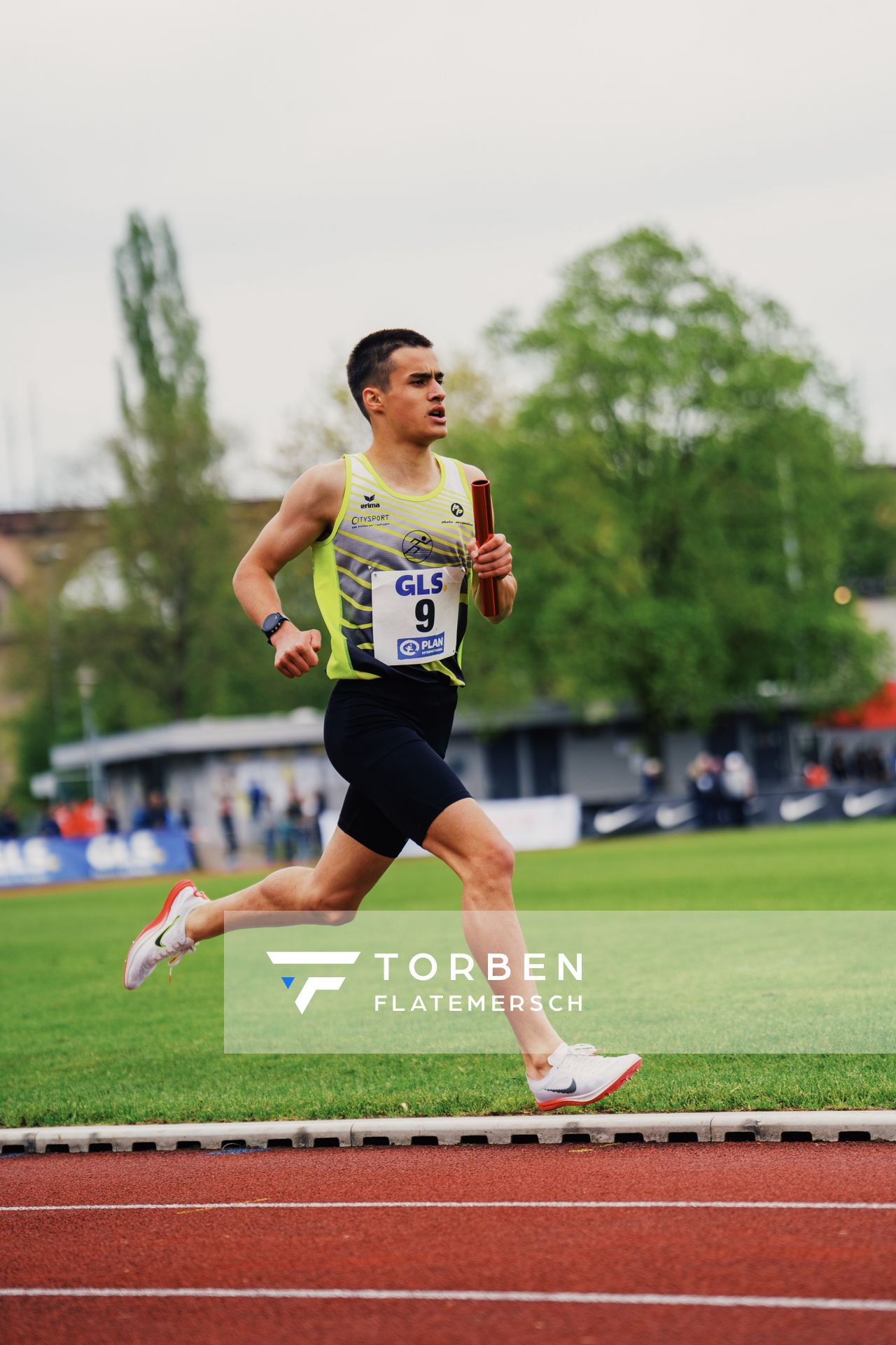 Jonas Weschle (LAC Freiburg) am 29.04.2023 bei den deutschen Meisterschaften Langstaffel in Bietigheim-Bissingen