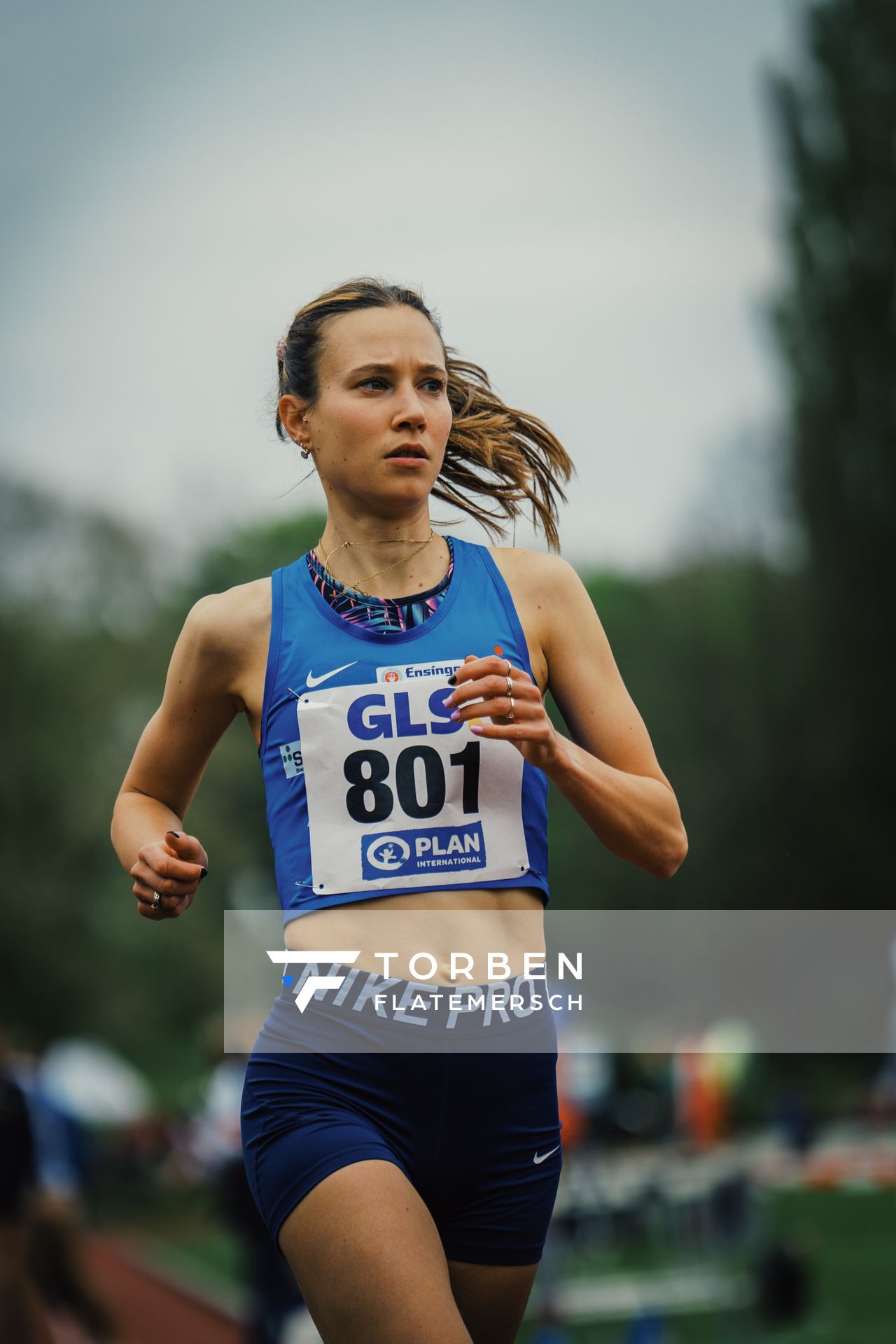 Hanna Klein (LAV Stadtwerke Tuebingen) am 29.04.2023 bei den deutschen Meisterschaften Langstaffel in Bietigheim-Bissingen