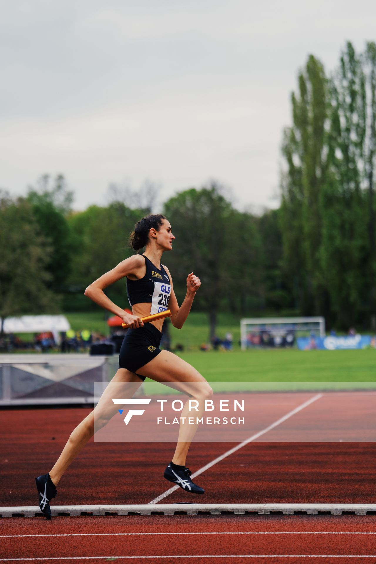 Sara Neidnig-Weichert (LG Stadtwerke Muenchen) am 29.04.2023 bei den deutschen Meisterschaften Langstaffel in Bietigheim-Bissingen