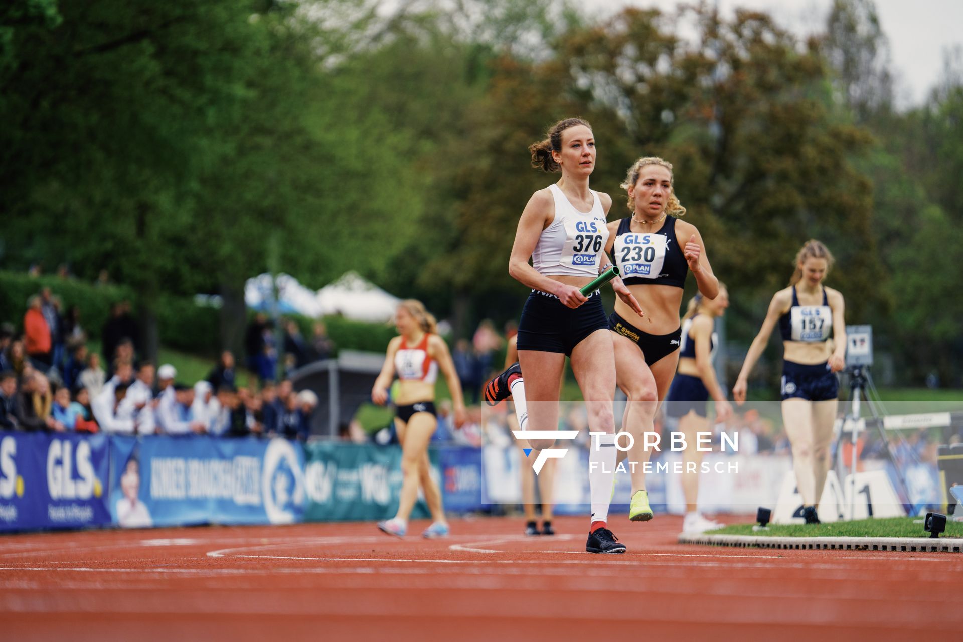 Lucca Fischer (Hamburg Running), Valerie Koppler (LG Stadtwerke Muenchen) am 29.04.2023 bei den deutschen Meisterschaften Langstaffel in Bietigheim-Bissingen