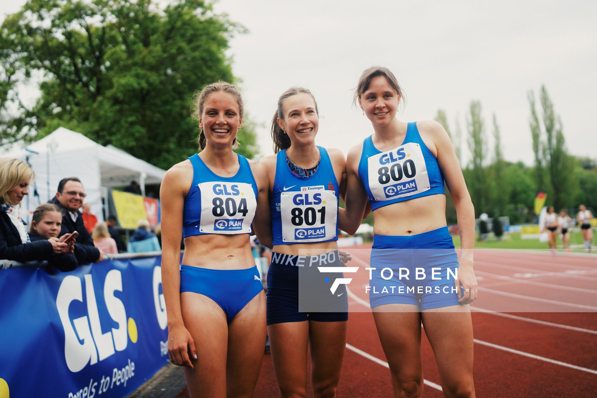Laura Wilhelm (LAV Stadtwerke Tuebingen). Hanna Klein (LAV Stadtwerke Tuebingen), Carolin Fuehren (LAV Stadtwerke Tuebingen) am 29.04.2023 bei den deutschen Meisterschaften Langstaffel in Bietigheim-Bissingen