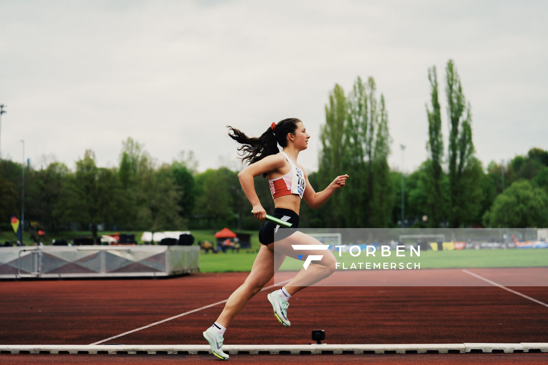 Annika Metzger (LG Neckar-Enz) am 29.04.2023 bei den deutschen Meisterschaften Langstaffel in Bietigheim-Bissingen