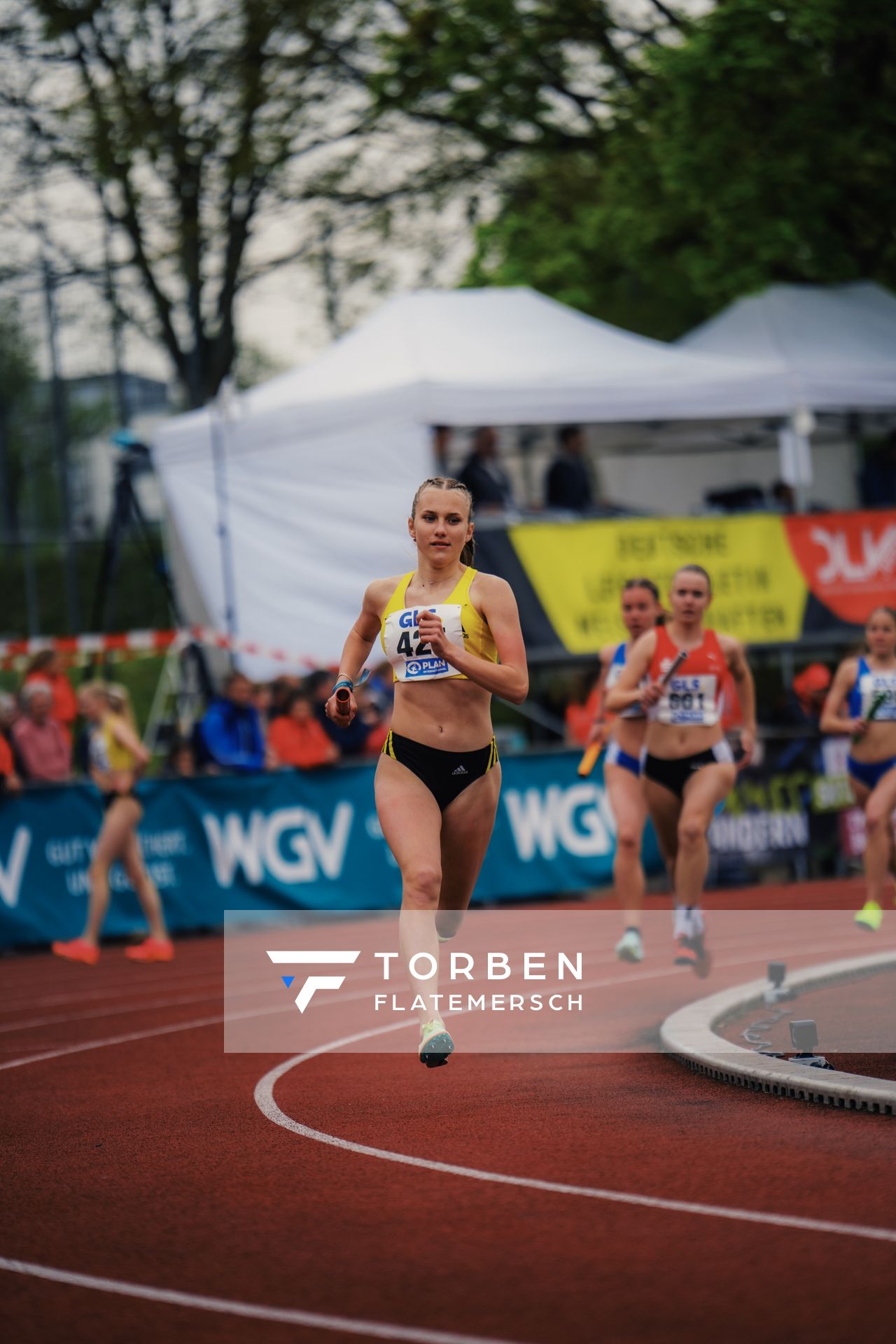 Lera Miller (VfL Loeningen) am 29.04.2023 bei den deutschen Meisterschaften Langstaffel in Bietigheim-Bissingen