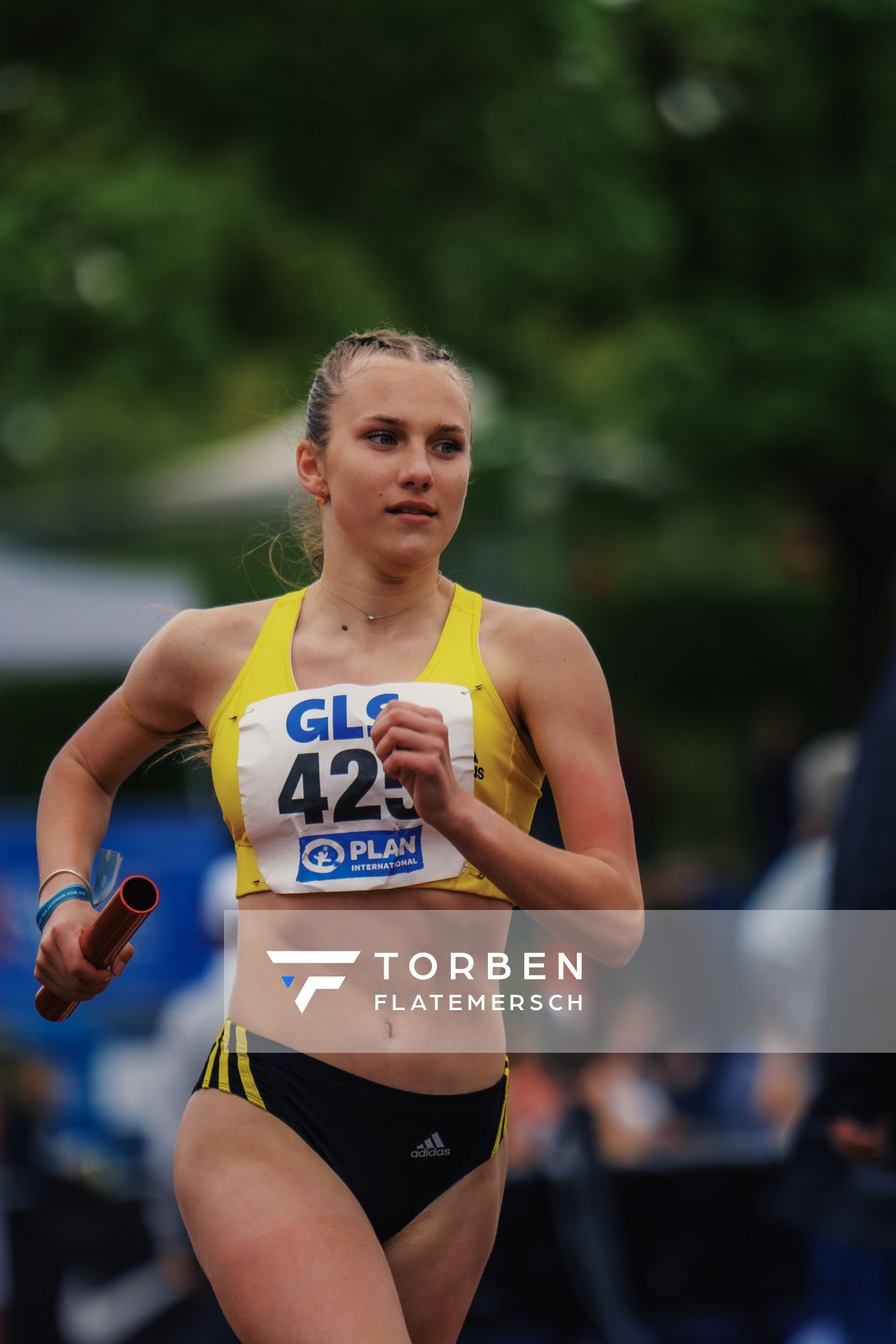 Lera Miller (VfL Loeningen) am 29.04.2023 bei den deutschen Meisterschaften Langstaffel in Bietigheim-Bissingen