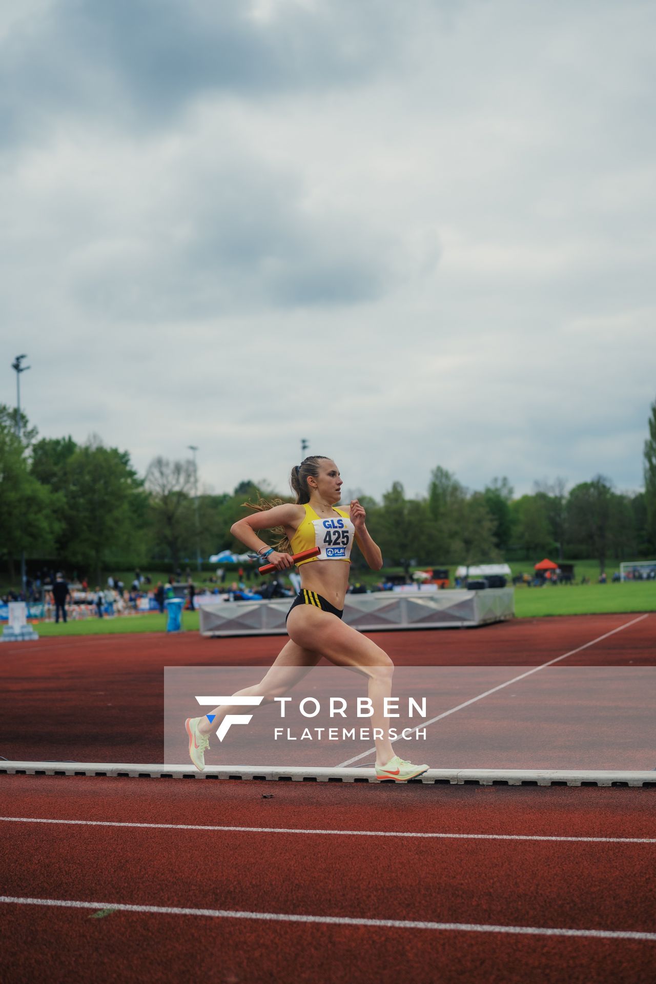 Lera Miller (VfL Loeningen) am 29.04.2023 bei den deutschen Meisterschaften Langstaffel in Bietigheim-Bissingen