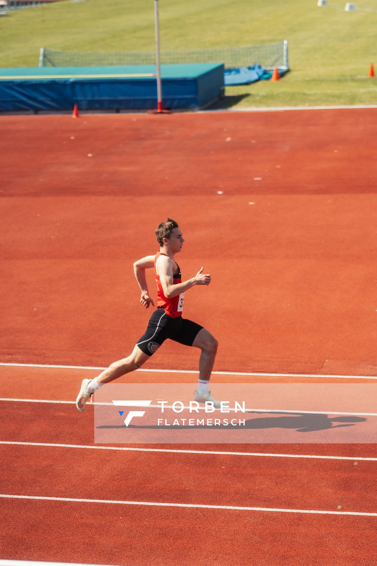 Finn Partetzke (LG Osnabrueck) ueber 400m am 10.06.2023 waehrend den NLV + BLV U20/U16 Landesmeisterschaften im Stadion Berliner Ring in Verden