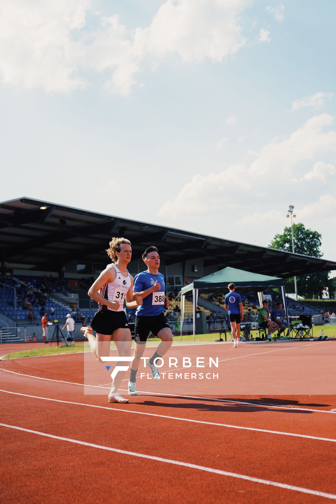 Paul Langkopf (SC Melle 03), Nils Rinke (OTB Osnabrueck) am 10.06.2023 waehrend den NLV + BLV U20/U16 Landesmeisterschaften im Stadion Berliner Ring in Verden