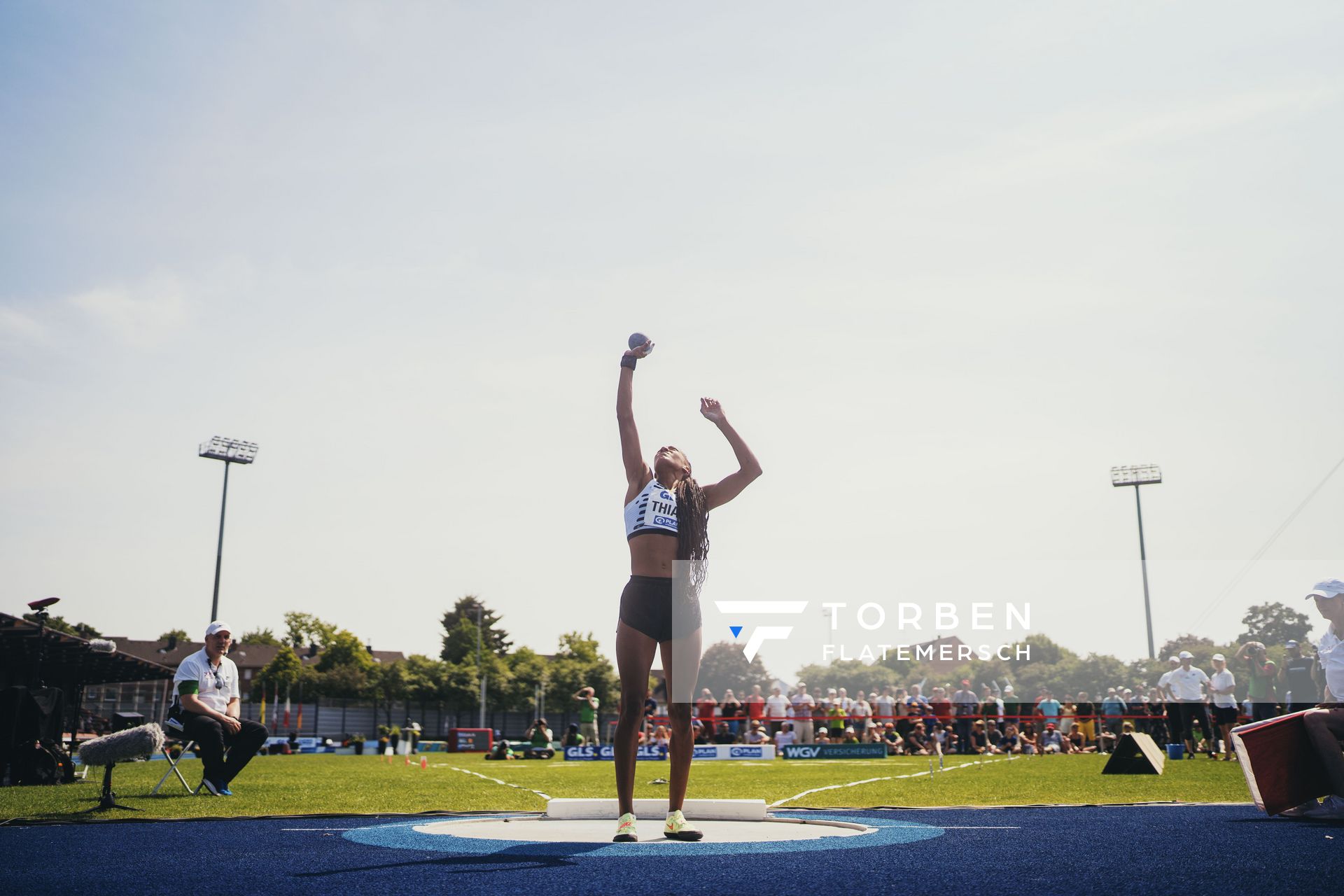 Nafissatou Thiam (BEL/Belgien) beim Kugelstoßen am 17.06.2023 beim Stadtwerke Ratingen Mehrkampf-Meeting im Stadion am Stadionring in Ratingen