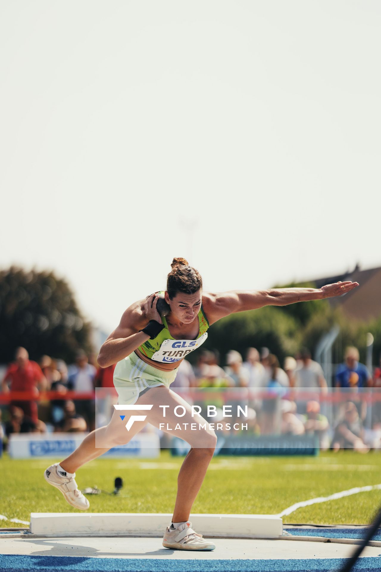 Esther Turpin (FRA/Frankreich) beim Kugelstoßen am 17.06.2023 beim Stadtwerke Ratingen Mehrkampf-Meeting im Stadion am Stadionring in Ratingen