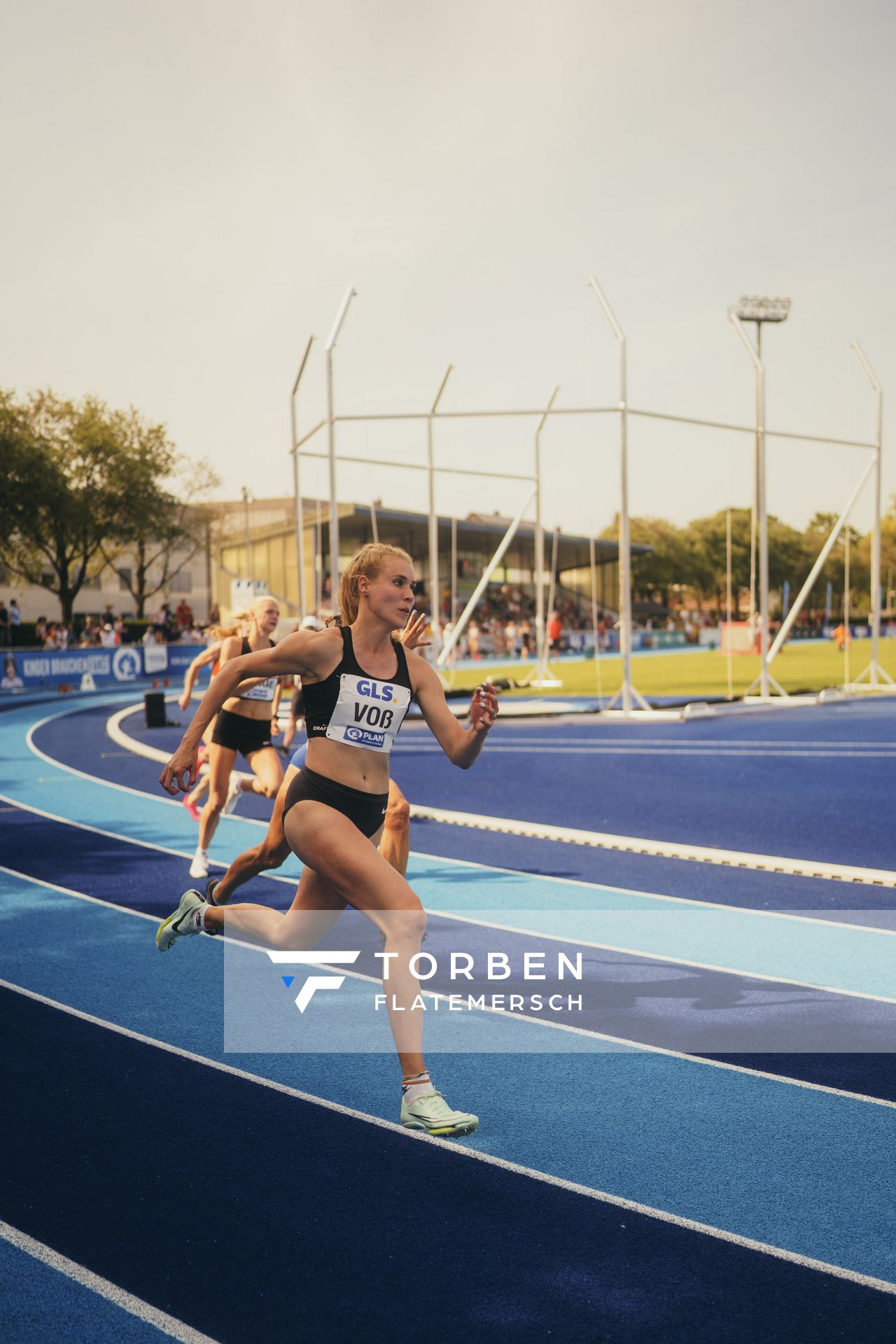 Laura Voß (GER/LAZ Soest) ueber 200m am 17.06.2023 beim Stadtwerke Ratingen Mehrkampf-Meeting im Stadion am Stadionring in Ratingen