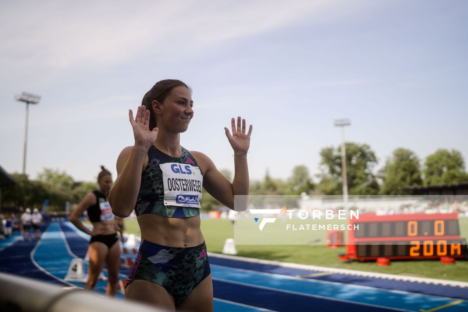 Emma Oosterwegel (NED/Niederlande) ueber 200m am 17.06.2023 beim Stadtwerke Ratingen Mehrkampf-Meeting im Stadion am Stadionring in Ratingen