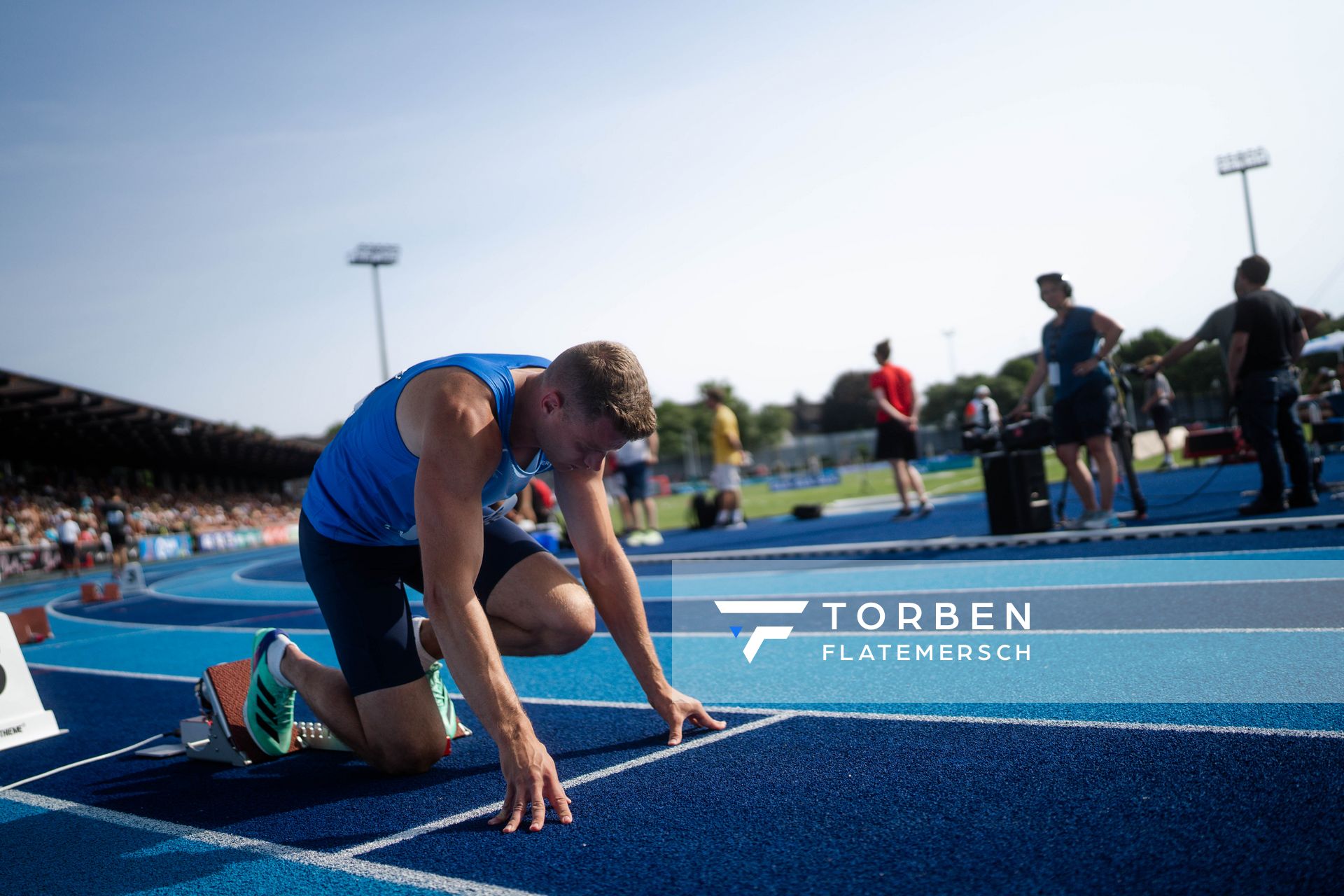Nico Beckers (GER/LAV Bayer Uerd./Dormagen) vor dem 400m Lauf am 17.06.2023 beim Stadtwerke Ratingen Mehrkampf-Meeting im Stadion am Stadionring in Ratingen