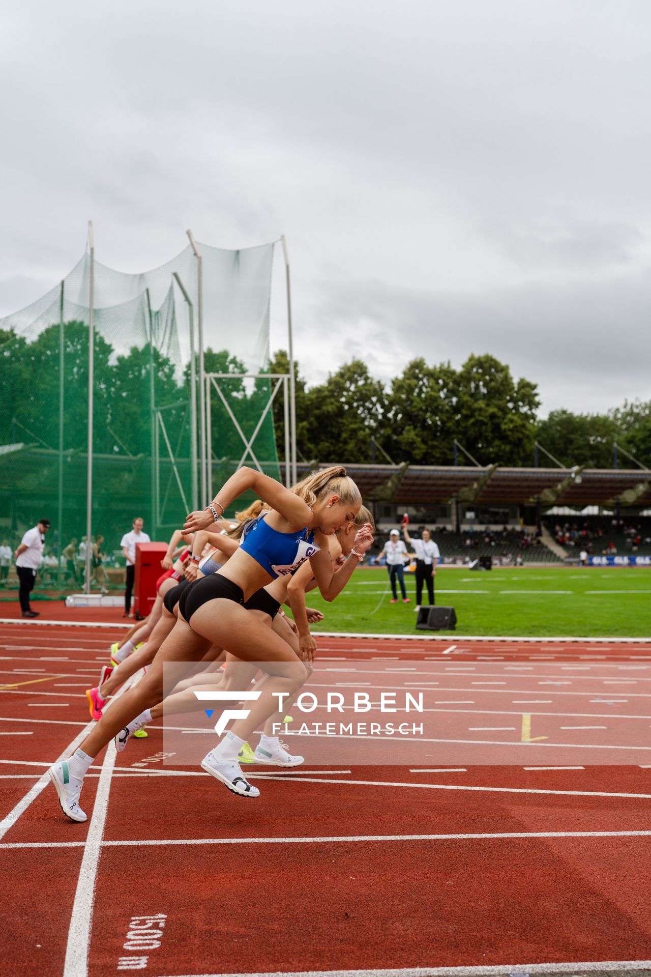 Fabiane Meyer (TV Westfalia Epe) beim Start des 1500m Halbfinale am 01.07.2023 waehrend den deutschen U23 Leichtathletik-Meisterschaften im Jahnstadion in Göttingen