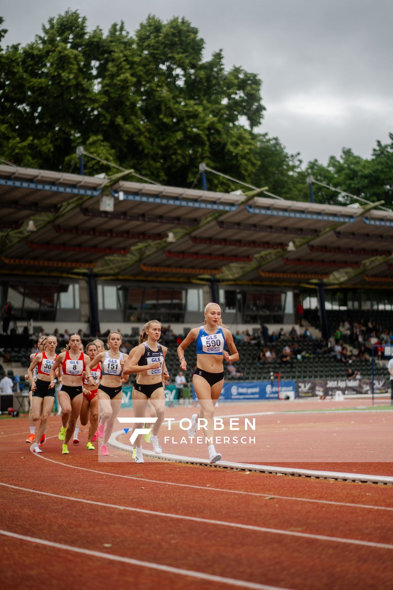 Fabiane Meyer (TV Westfalia Epe) vor Olivia Guerth (Diezer TSK Oranien), Hanna Bruckmayer (LG TELIS FINANZ Regensburg), Katja Baeuerle (LG Region Karlsruhe) waehrend des 1500m Halbfinale am 01.07.2023 waehrend den deutschen U23 Leichtathletik-Meisterschaften im Jahnstadion in Göttingen