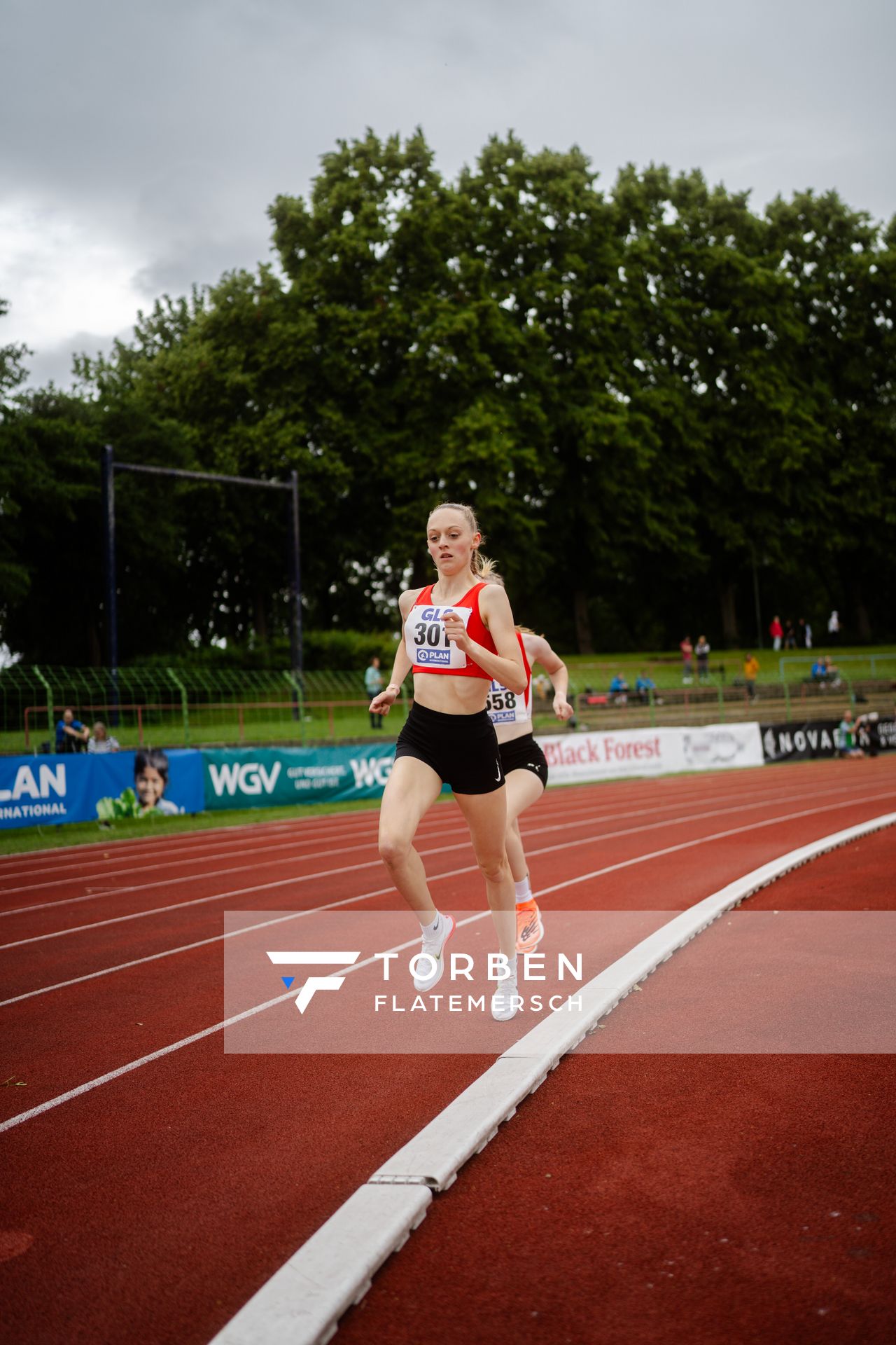 Nele Heymann (TuS Haren) ueber 1500m am 01.07.2023 waehrend den deutschen U23 Leichtathletik-Meisterschaften im Jahnstadion in Göttingen
