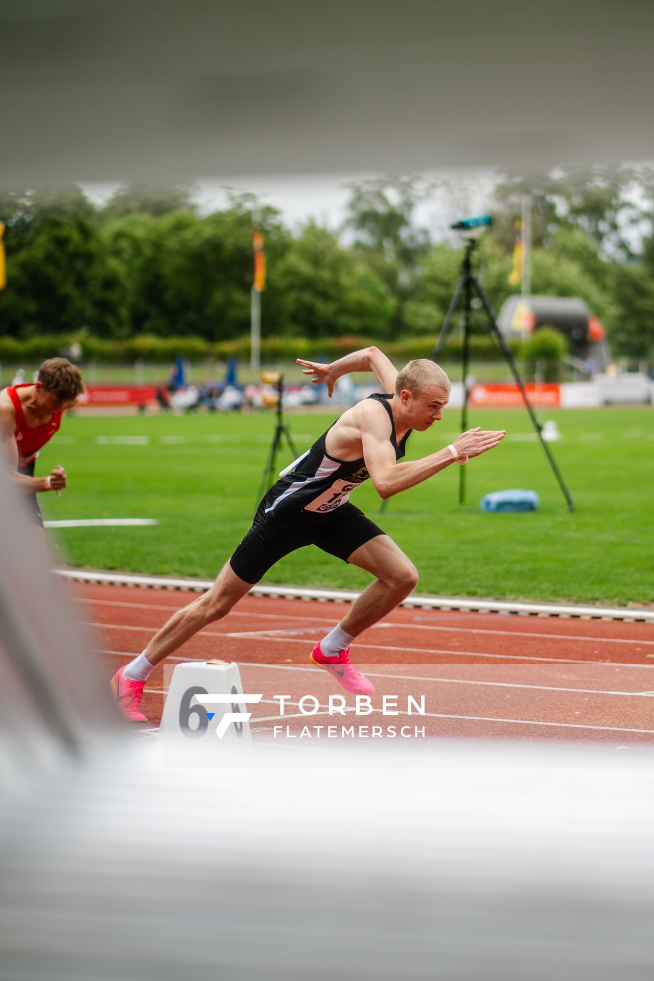 Emil Meggle (LG Stadtwerke Muenchen) im 800m Vorlauf am 01.07.2023 waehrend den deutschen U23 Leichtathletik-Meisterschaften im Jahnstadion in Göttingen