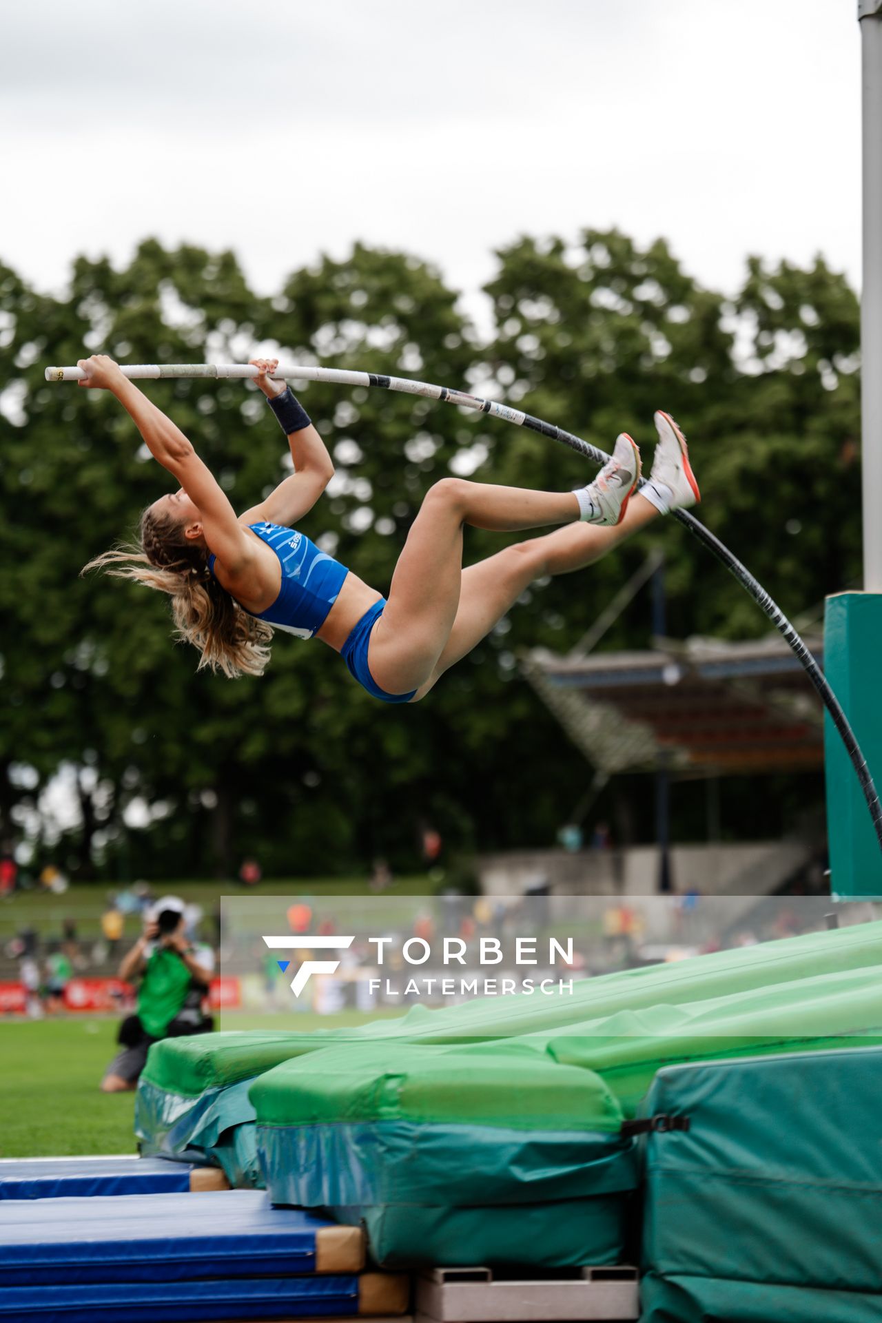Stabhochsprung am 01.07.2023 mit Luisa-Sophie Peck (1. LAV Rostock) waehrend den deutschen U23 Leichtathletik-Meisterschaften im Jahnstadion in Göttingen
