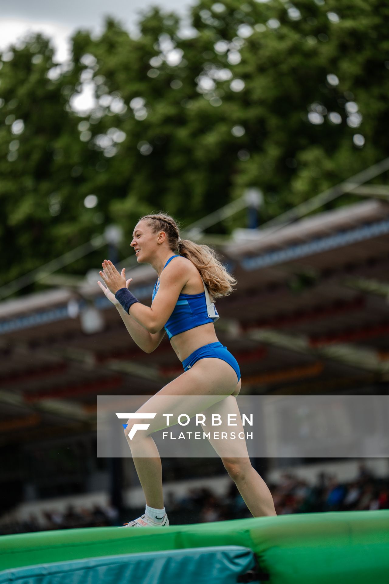 Stabhochsprung am 01.07.2023 mit Luisa-Sophie Peck (1. LAV Rostock) waehrend den deutschen U23 Leichtathletik-Meisterschaften im Jahnstadion in Göttingen
