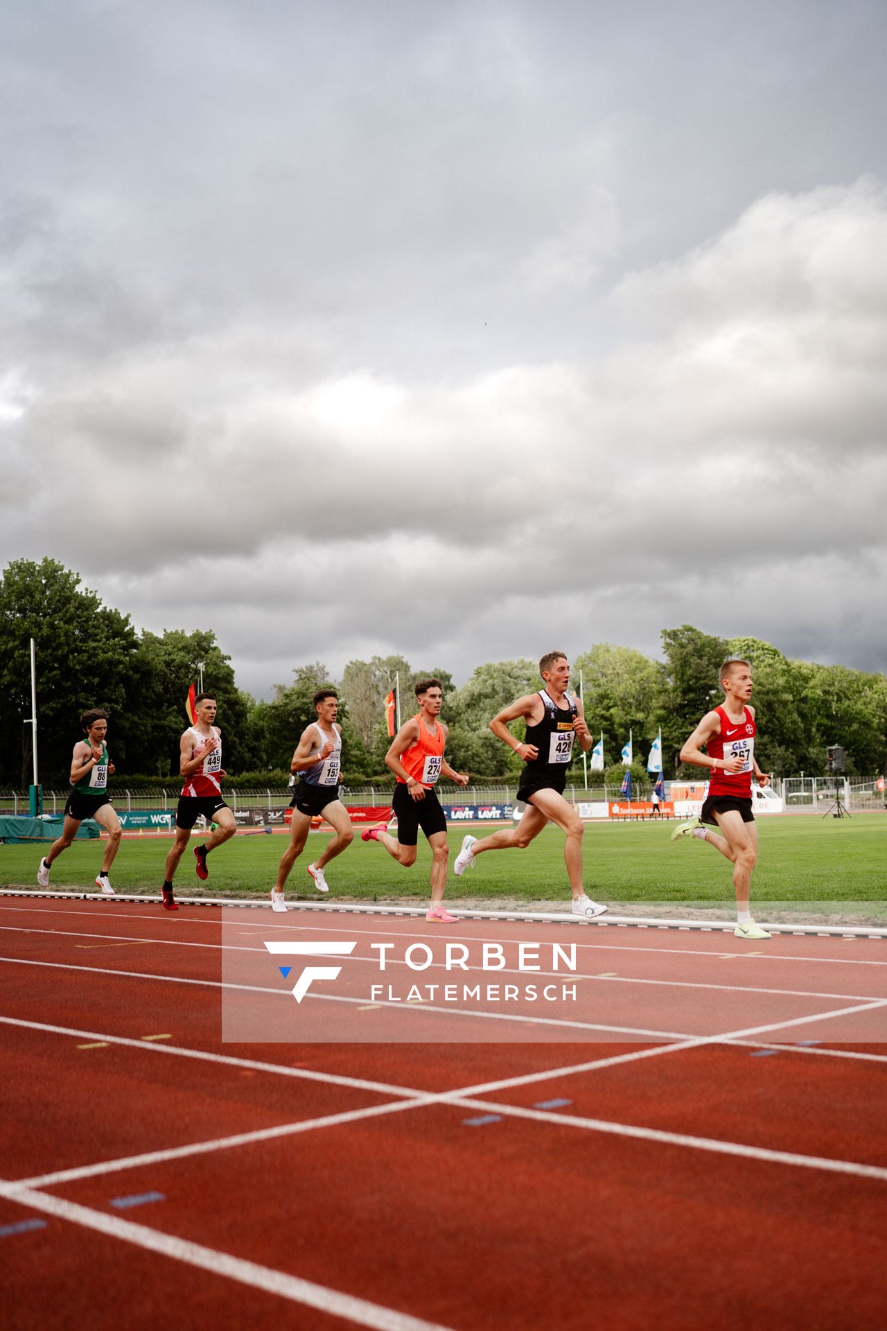 Benjamin Dern (Silvesterlauf Trier), Constantin Carls (TSV Bayer 04 Leverkusen), Felix Ebel (Emder Laufgemeinschaft) am 01.07.2023 waehrend den deutschen U23 Leichtathletik-Meisterschaften im Jahnstadion in Göttingen