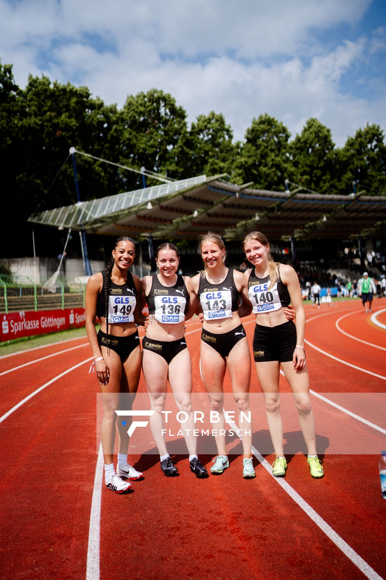 Viola John (LG Stadtwerke Muenchen), Hannah Fleischmann (LG Stadtwerke Muenchen), Svenja Pfetsch (LG Stadtwerke Muenchen), Melanie Slotosch (LG Stadtwerke Muenchen) am 02.07.2023 waehrend den deutschen U23 Leichtathletik-Meisterschaften im Jahnstadion in Göttingen